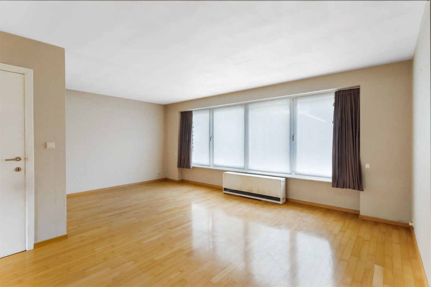 Centraal gelegen, op te frissen woning met 2 à 3 slpk., inpandige garage en tuin foto 3