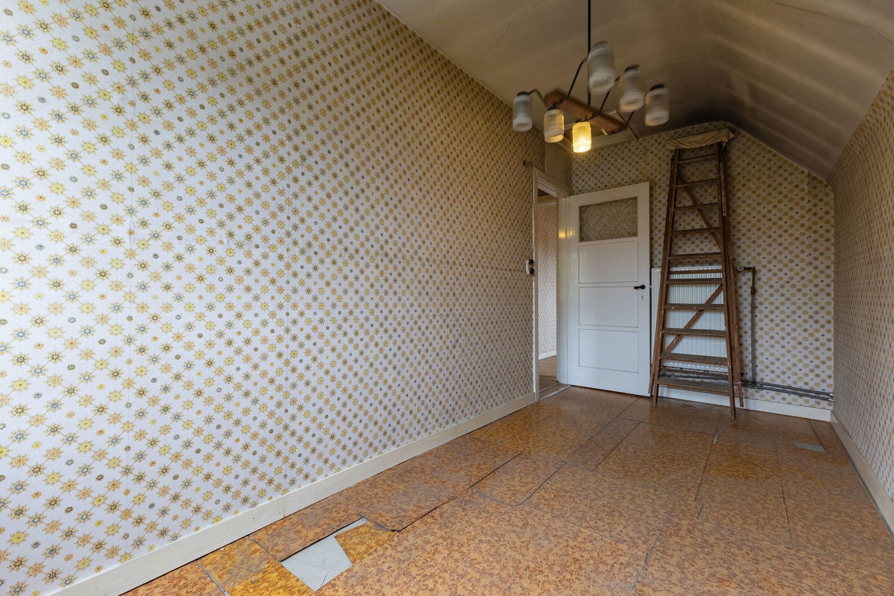 Gunstig gelegen te renoveren driegevelwoning foto 22
