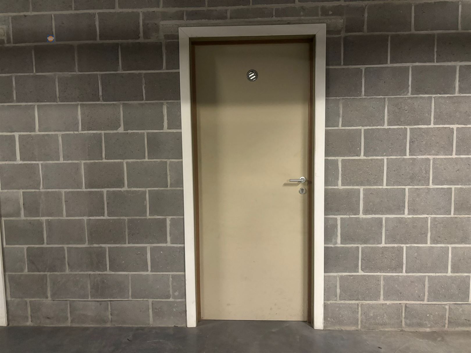 Ondergrondse staanplaats met ruime berging te koop foto 6