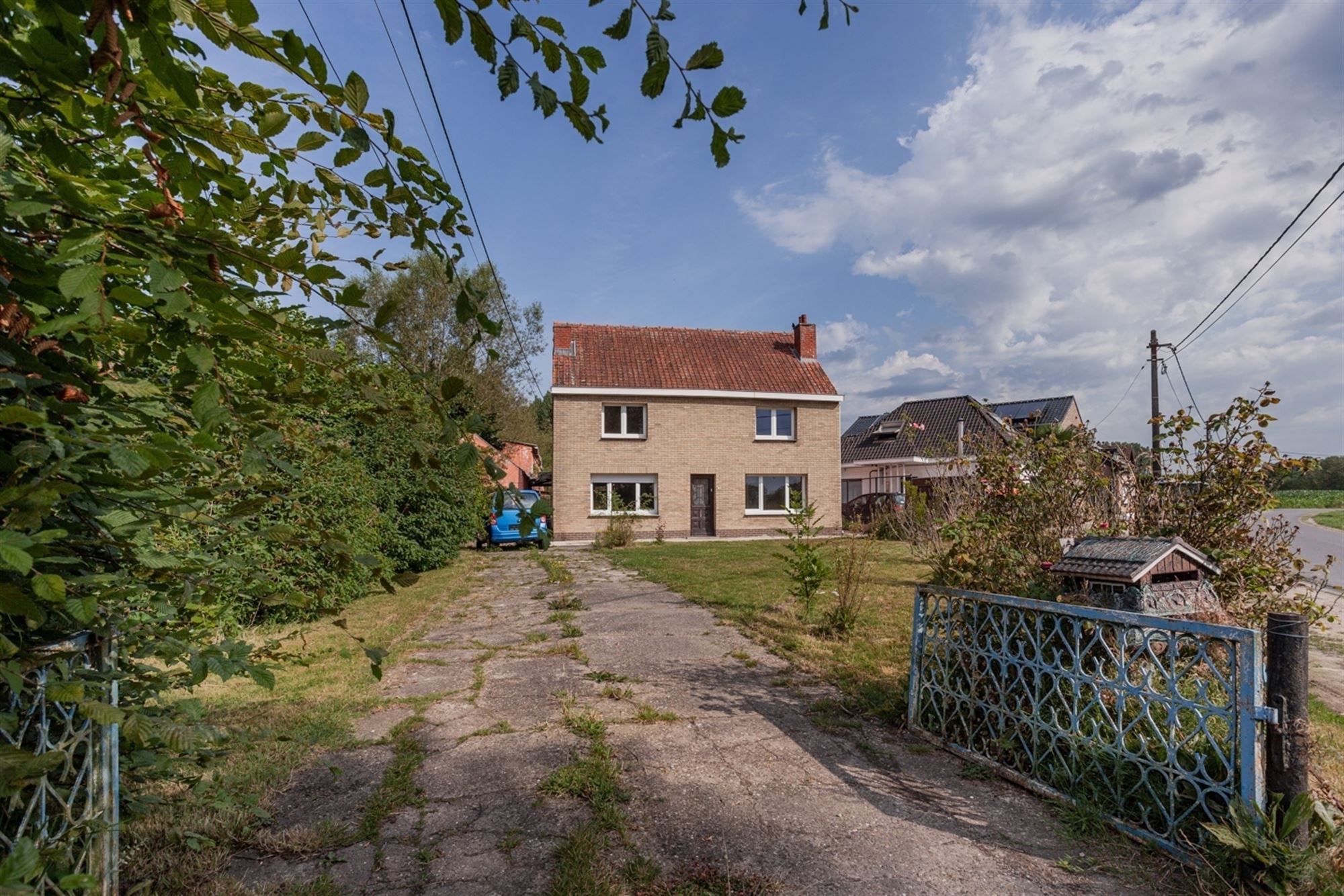 Hoofdfoto van de publicatie: Te renoveren woning met grote tuin op idyllische locatie!