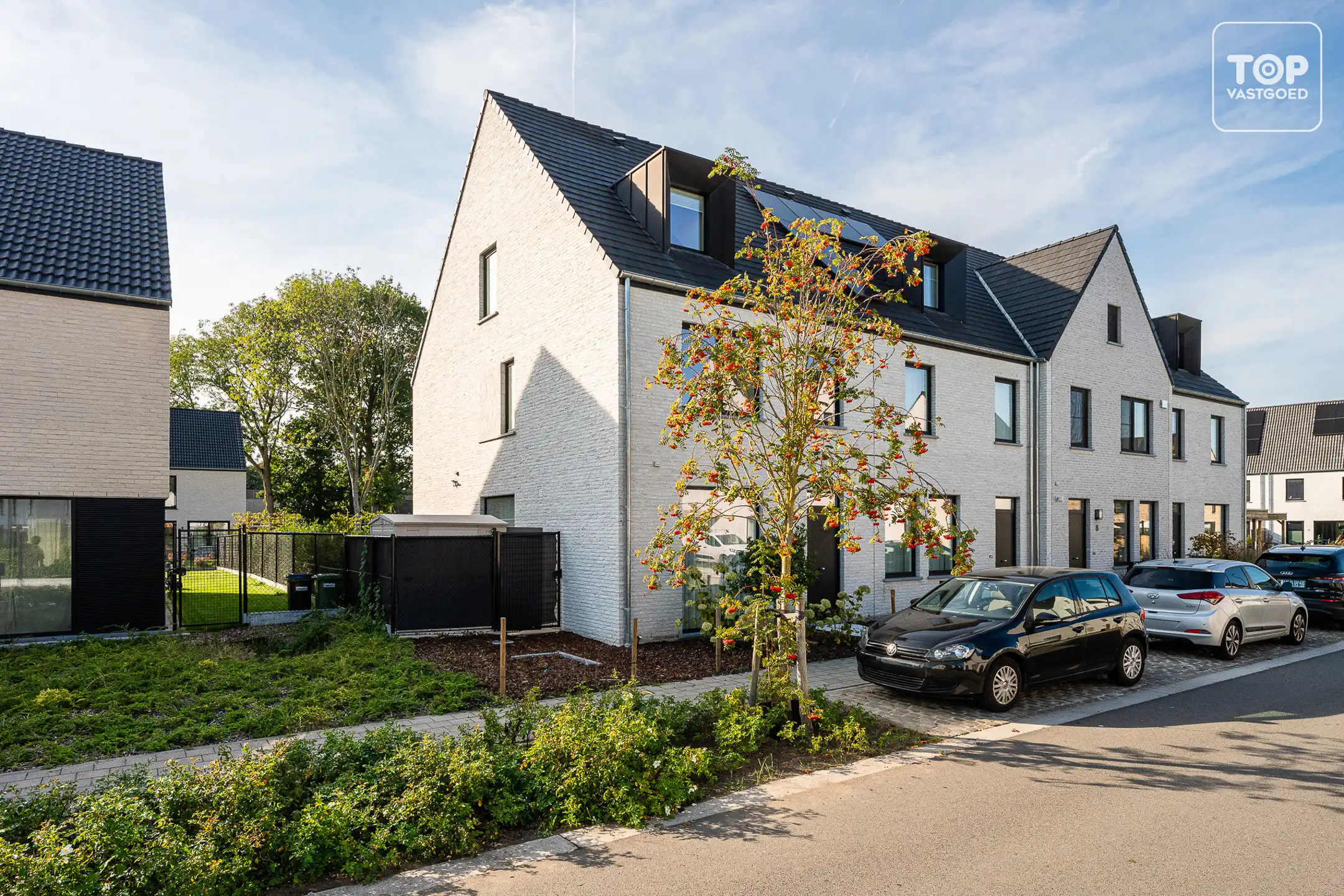 Nieuwbouwwoning met 4 slaapkamers, tuin en carport  foto 2