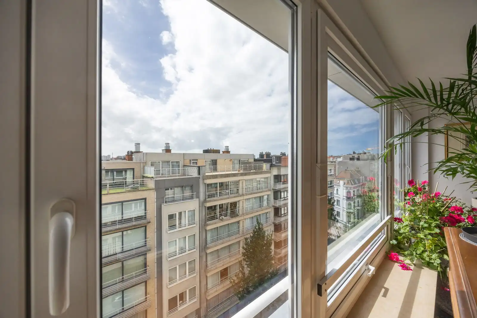 Licht en ruimt appartement op de bovenste verdieping, op een toplocatie op 300m van strand. foto 2
