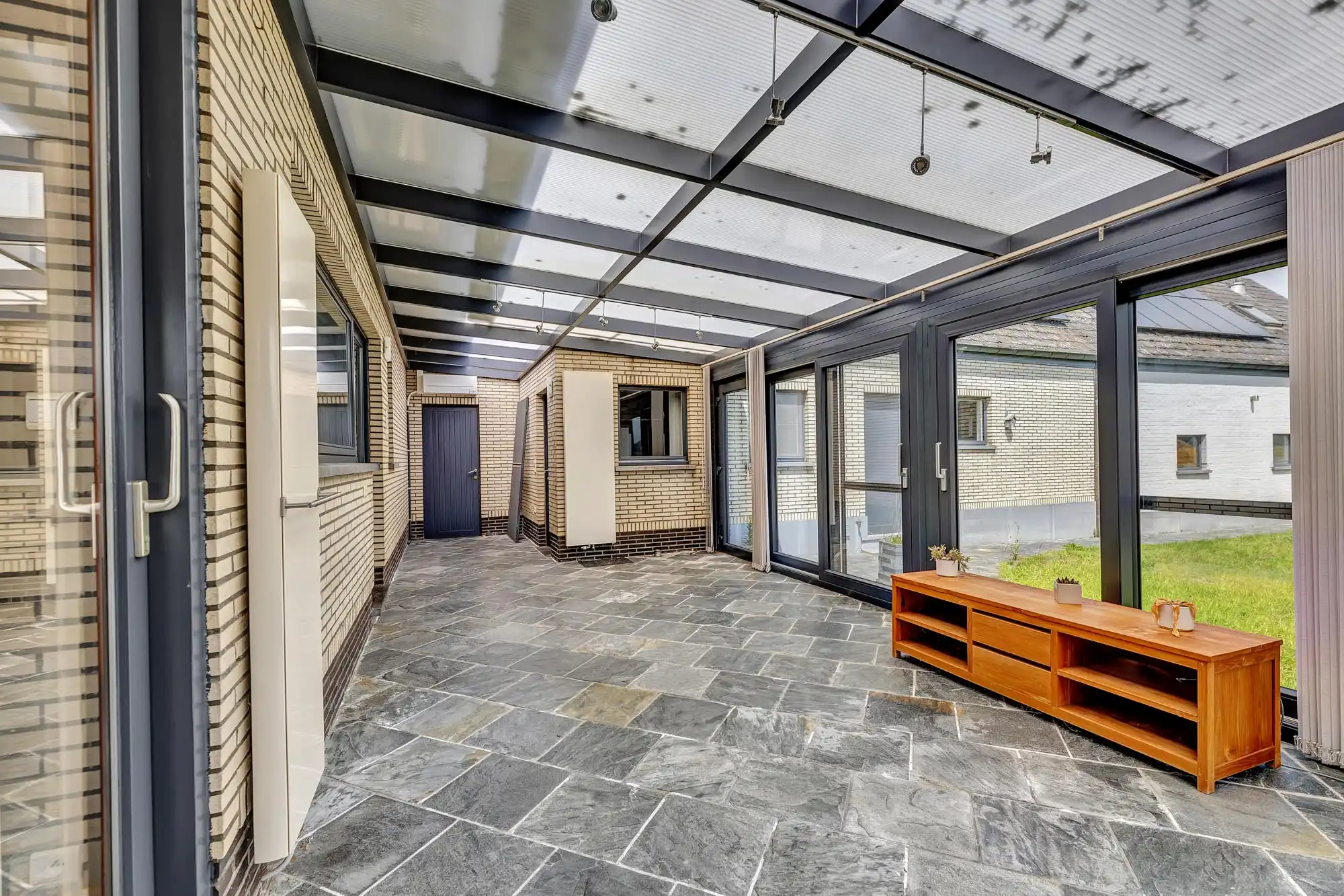 UNIEKE BUITENKANS! Instapklare bungalow met loods/bouwgrond foto 14