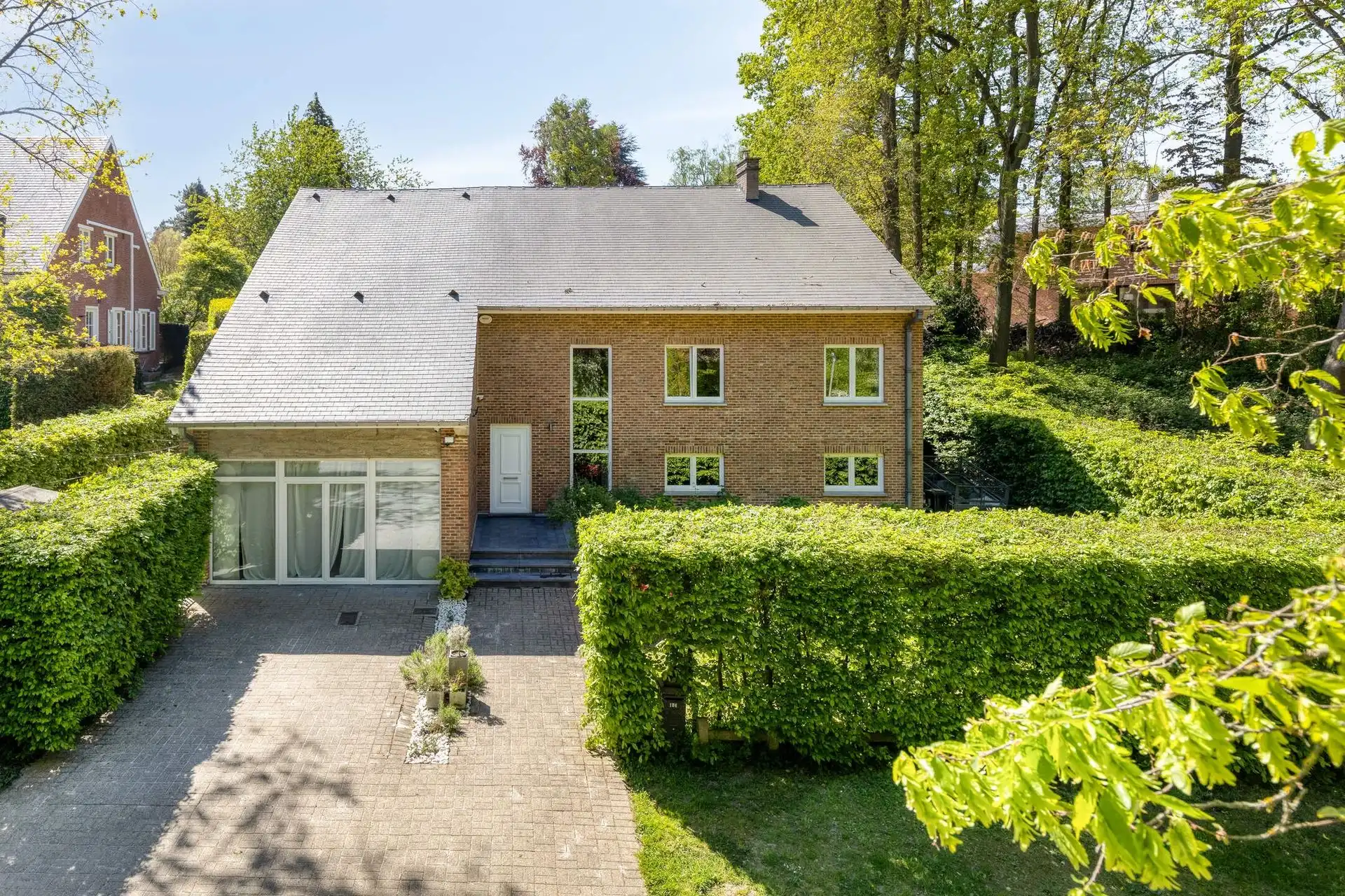 Volledig gerenoveerde hedendaagse villa ±487 m² in de Marnix wijk foto 38