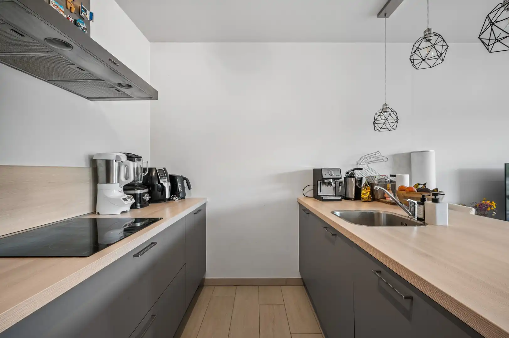 Modern 1-slaapkamerappartement met terras foto 8