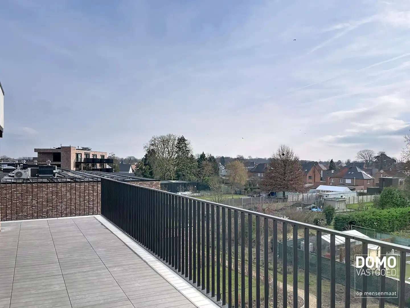 Penthouse met twee slaapkamers, ruim terras en autostandplaats te Kermt foto 11