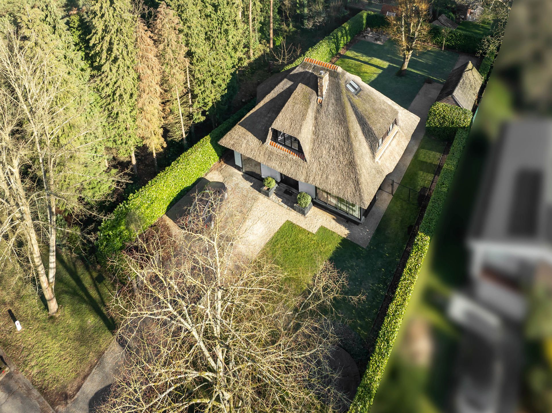 Recent gerenoveerde rietgedekte villa vooraan Schilde dorp! foto 47