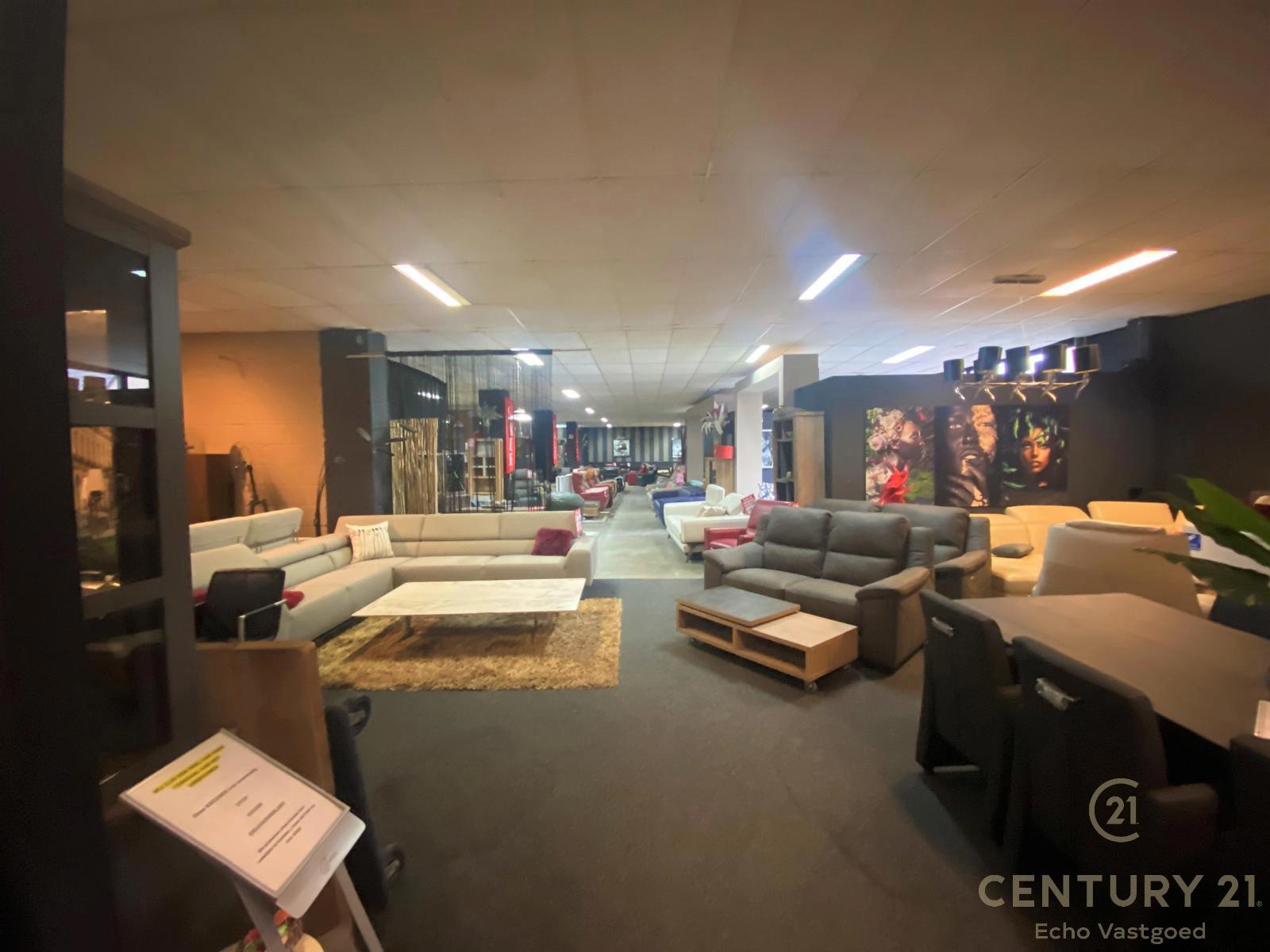 Handelspand met opp. van 600m² te Oud-Turnhout foto {{pictureIndex}}