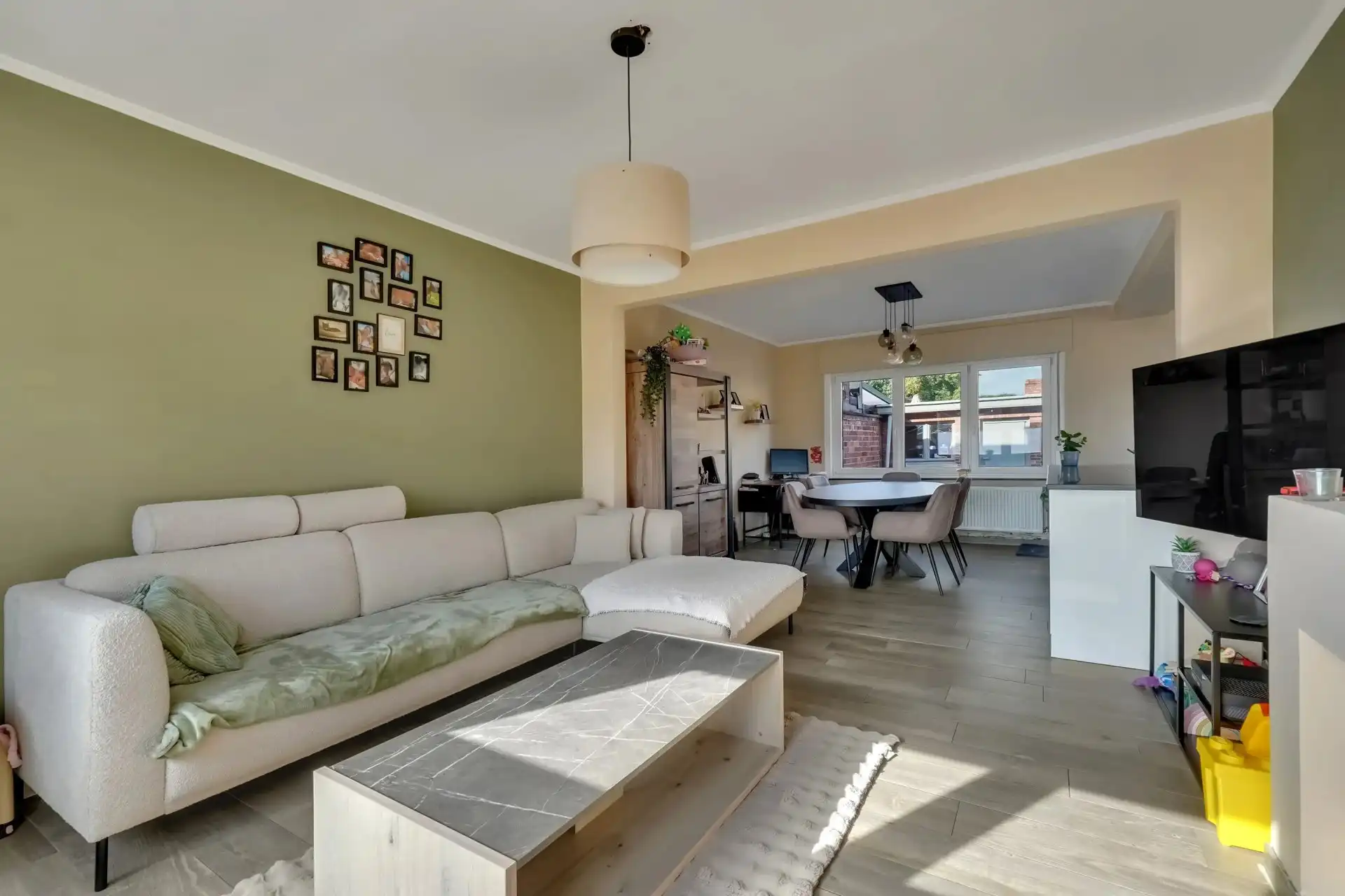 Ruime gezinswoning met drie slaapkamers foto 4