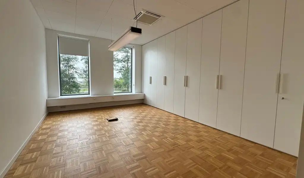 Ingedeelde kantoorruimte te huur vlakbij afrit E17 in Zele foto 7