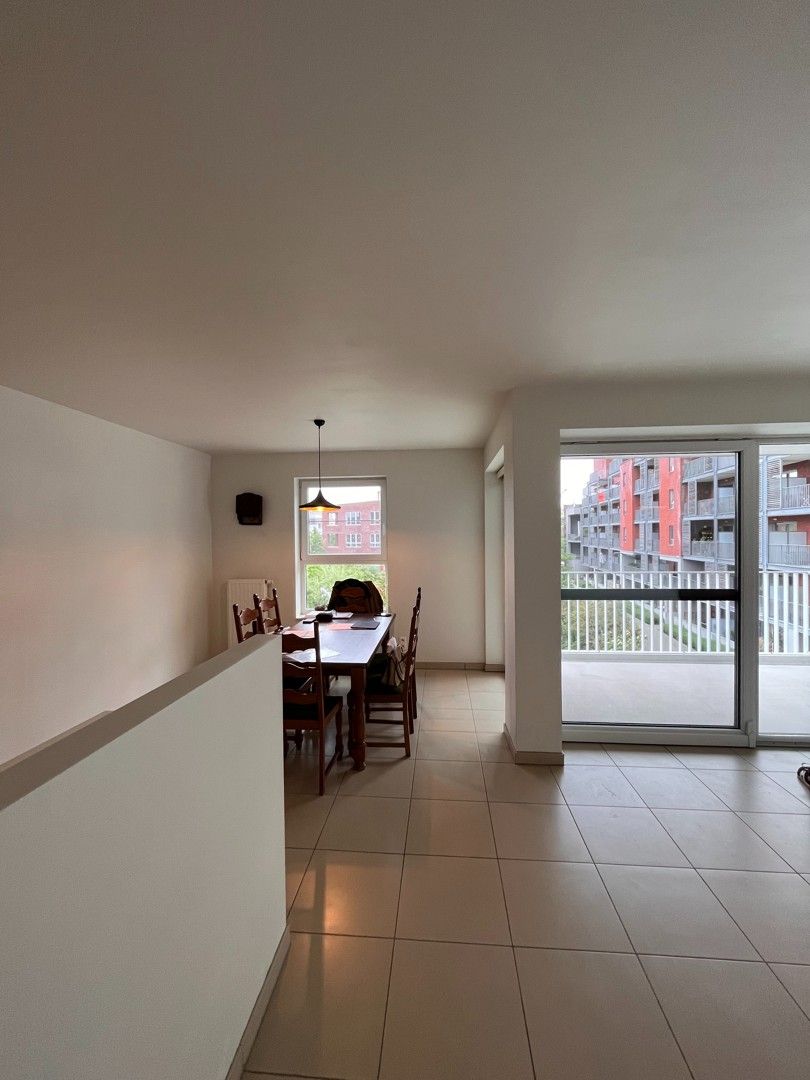 Zeer aangenaam 2-slaapkamerappartement met ruim terras en open zicht te Dok Noord foto 5