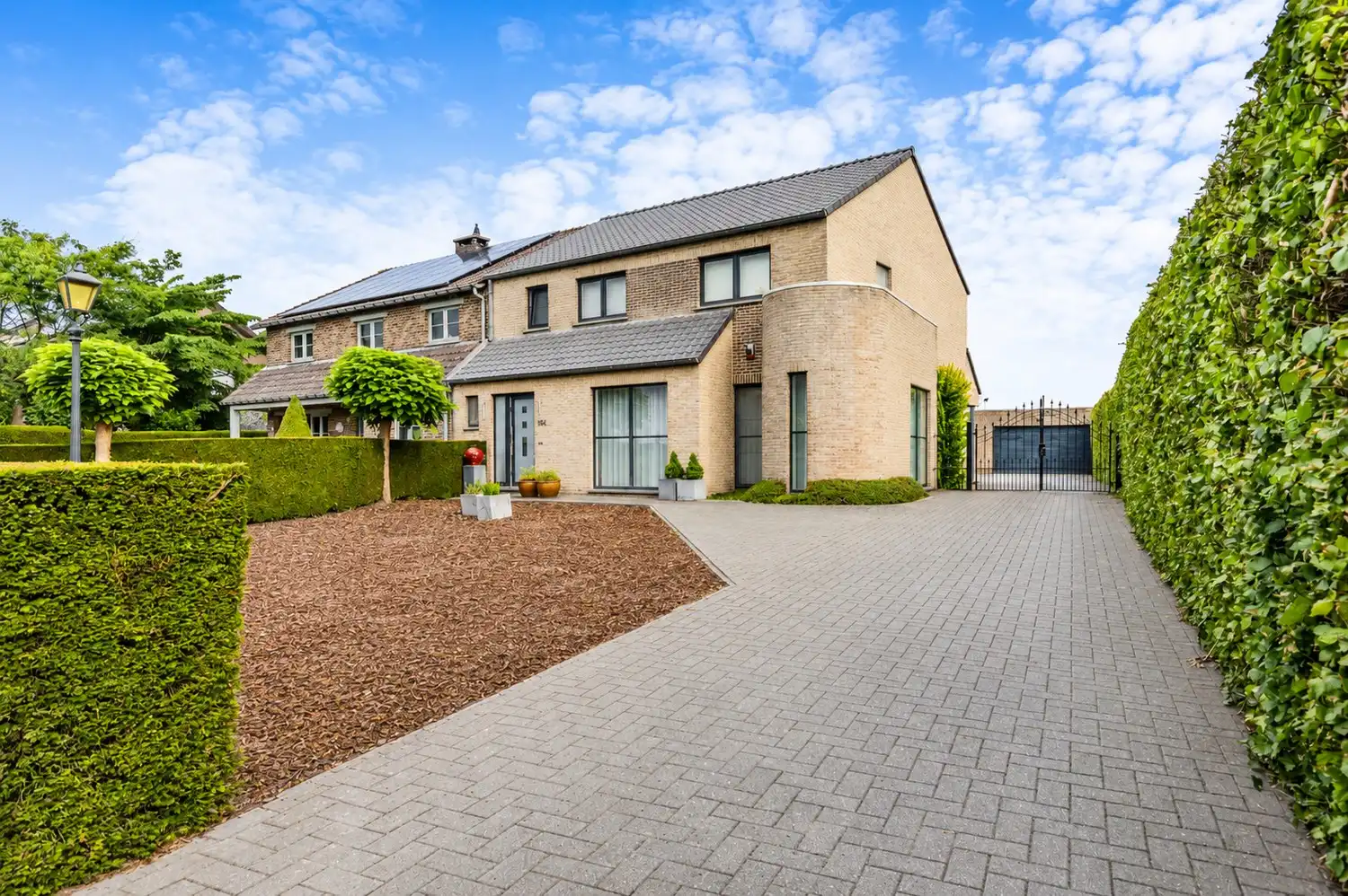 Ruime woning met drie slaapkamers, garage en prachtig landelijk uitzicht in Veldwezelt (Lanaken) foto 2
