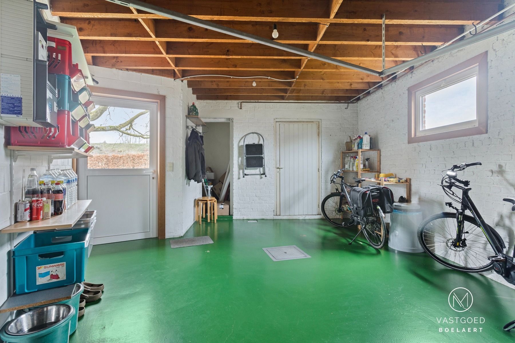 Gezinswoning met grote tuin en garage foto 19