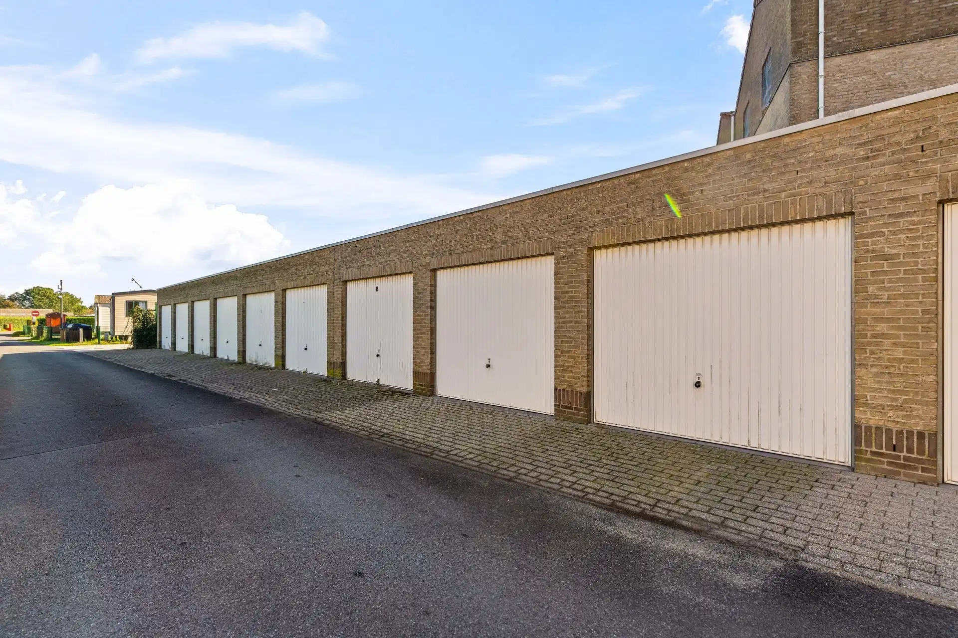 Ruim 2-slaapkamer appartement, bemeubeld en met bijhorende garage nabij het Donkmeer te Berlare foto 11