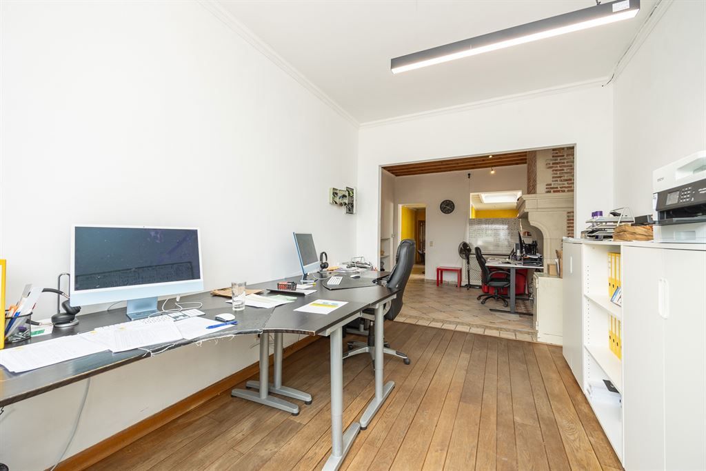 karaktervolle, te renoveren woning foto 4