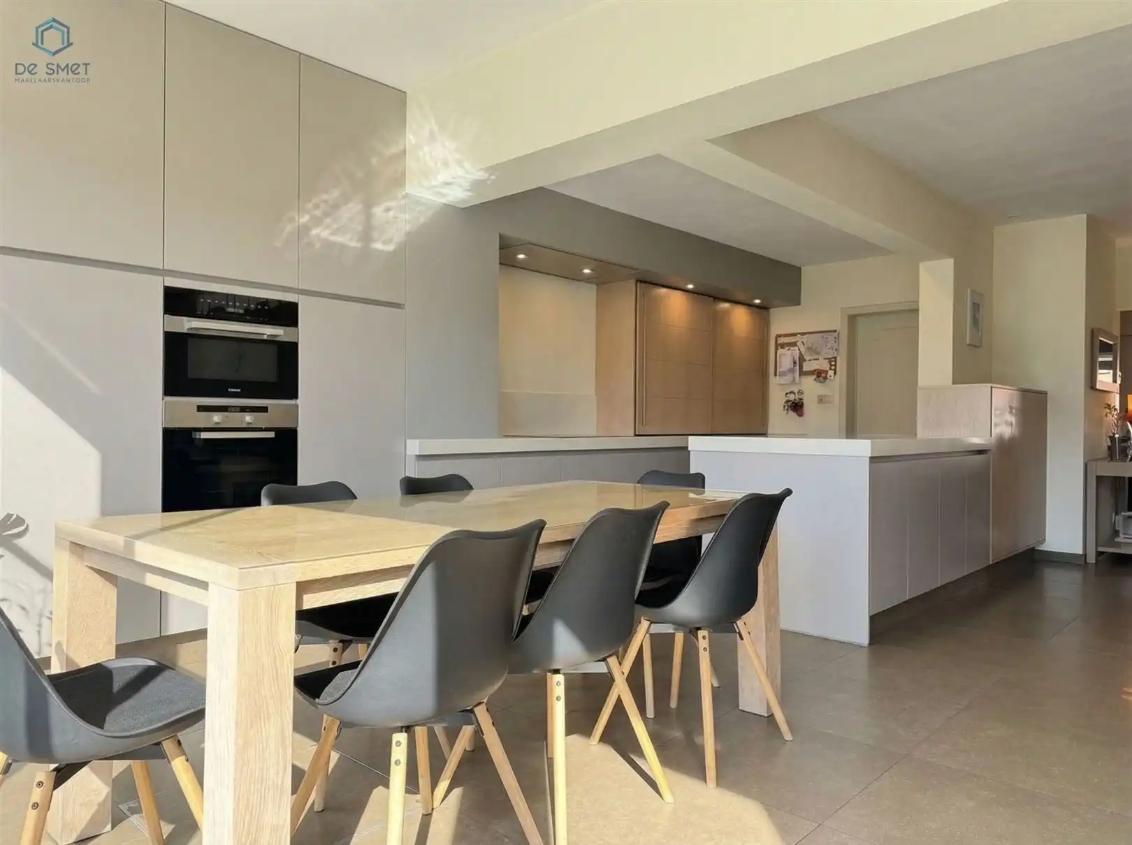 Verrassend ruime instapklare woning met 5 slaapkamers, garage en zonnepanelen! foto 4