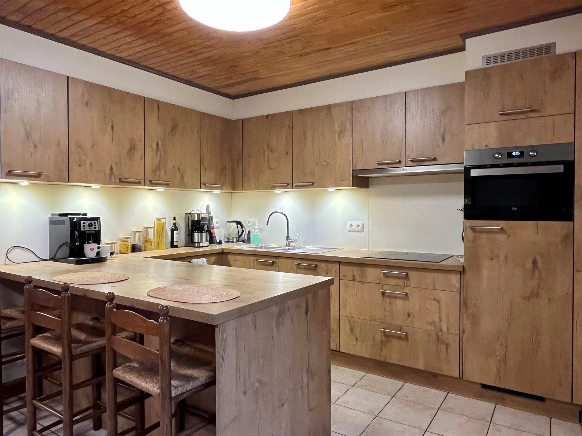 Gezellige woning te koop in Oostrozebeke! foto 3