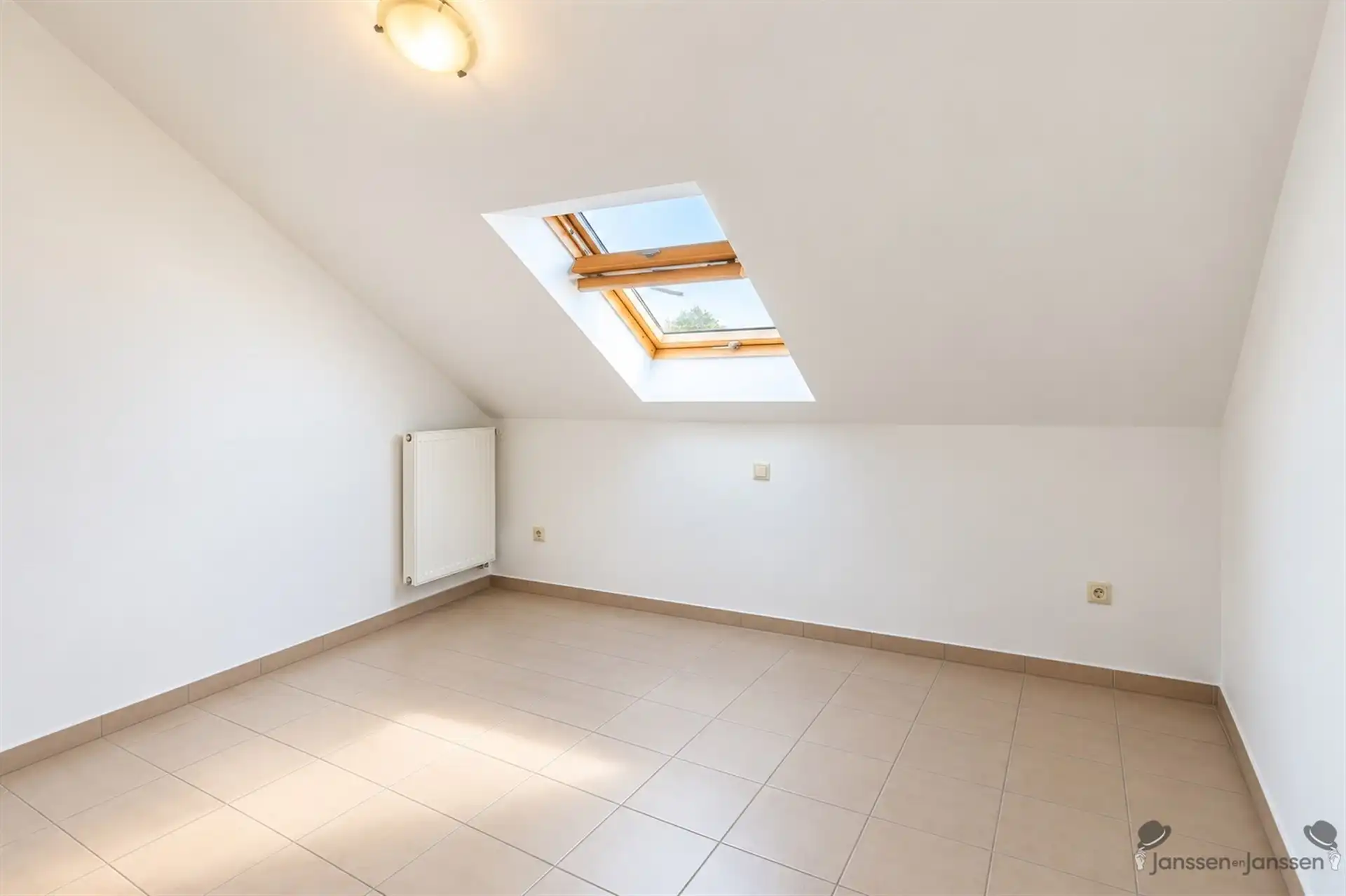 Vers gerenoveerd dakappartement met zuidgericht terras foto 8