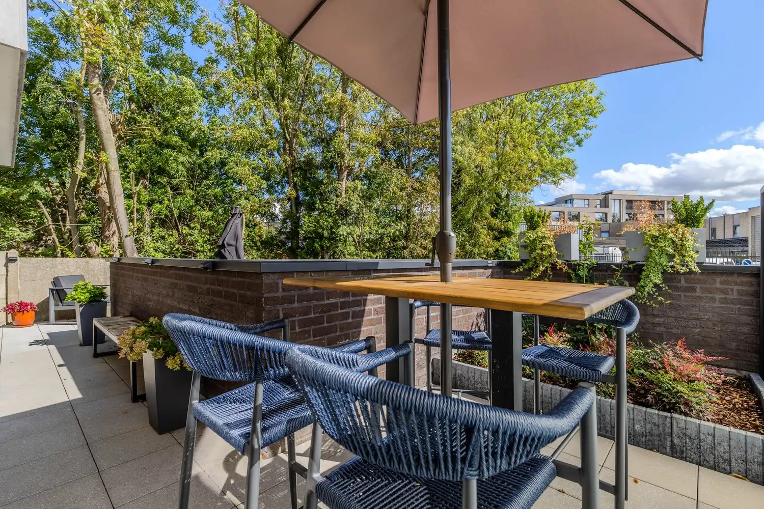 Stijlvol gelijkvloers 2-slaapkamerappartement met 2 badkamers, ruim terras en stadstuin in Lanaken foto 14