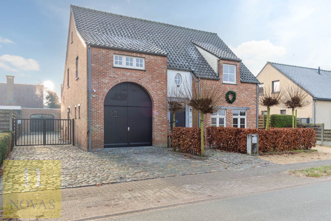 Woning met 4 slaapkamers, zonnepanelen, fijne locatie, Epc-label A foto {{pictureIndex}}
