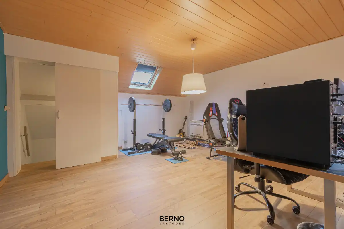 Gerenoveerde woning met garage op toplocatie foto 13