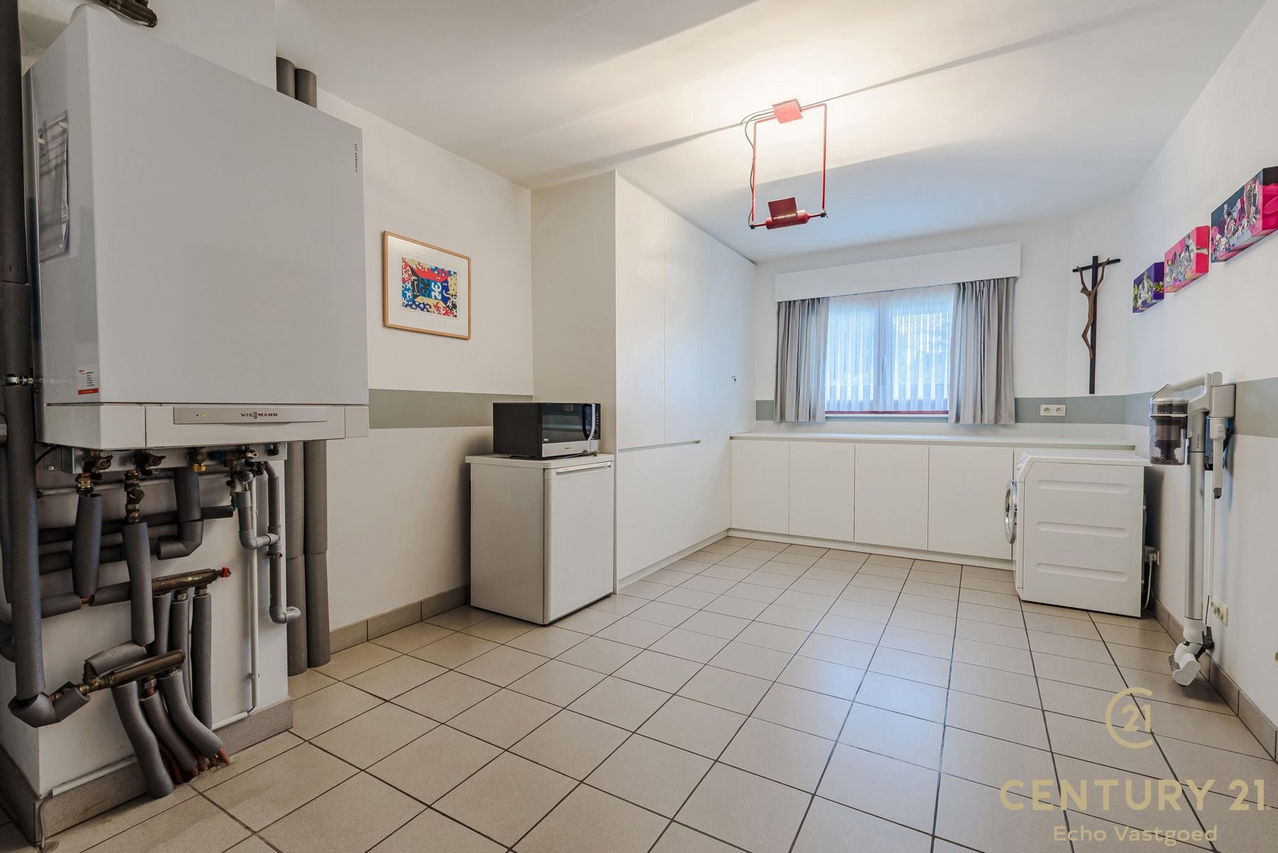 Vrijstaande, ruime instapklare villa met zwembad foto 12
