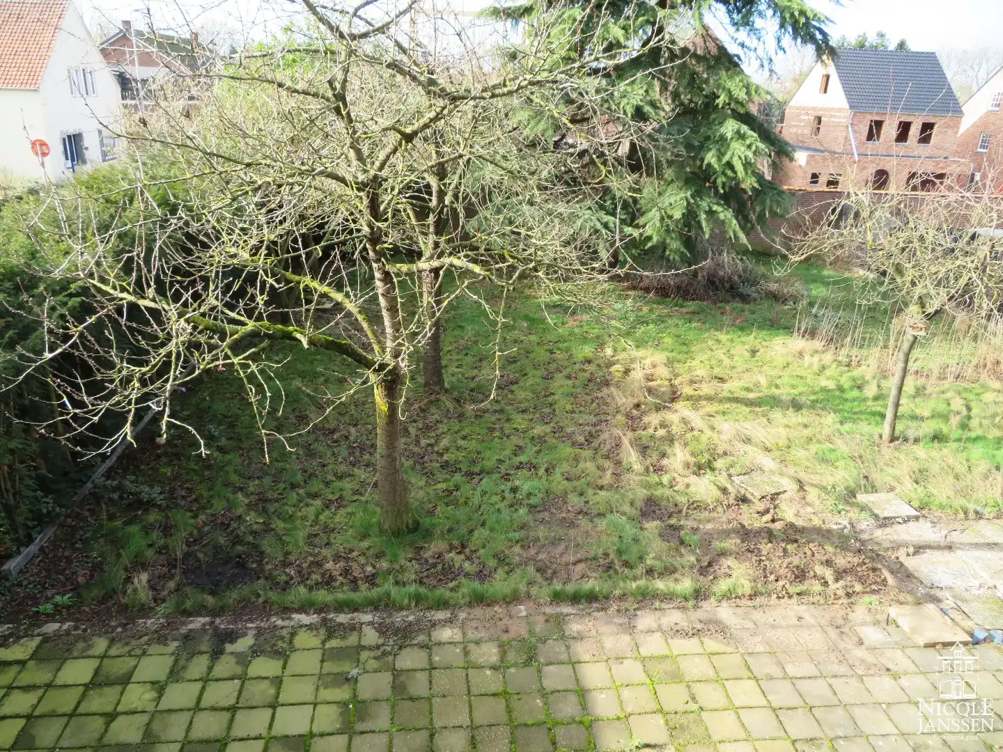 Halfvrijstaande woning met handelsruimte en 5 parkeerplaatsen foto 20