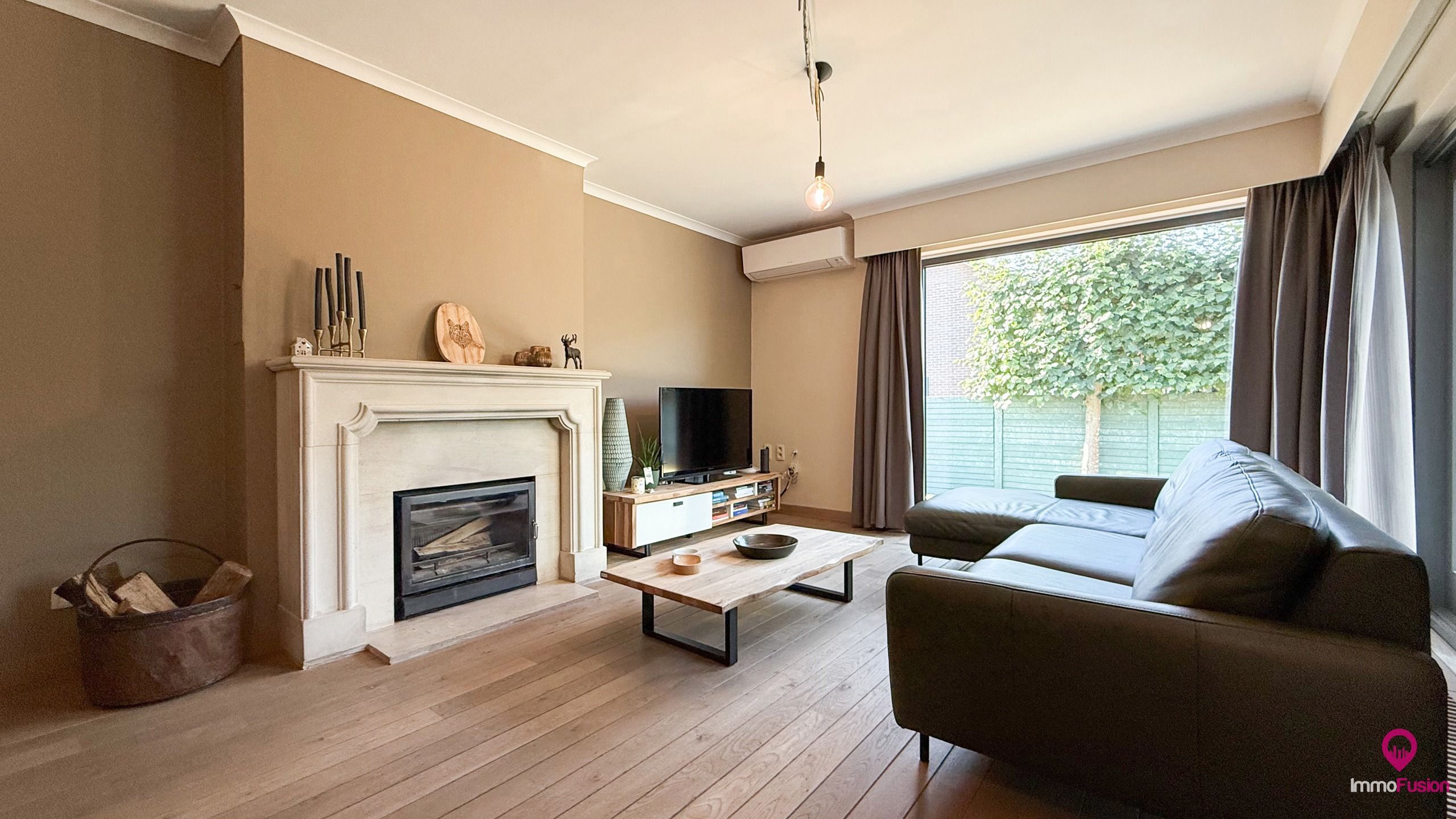 Modern gerenoveerde woning met garage en zonnepanelen! foto 3