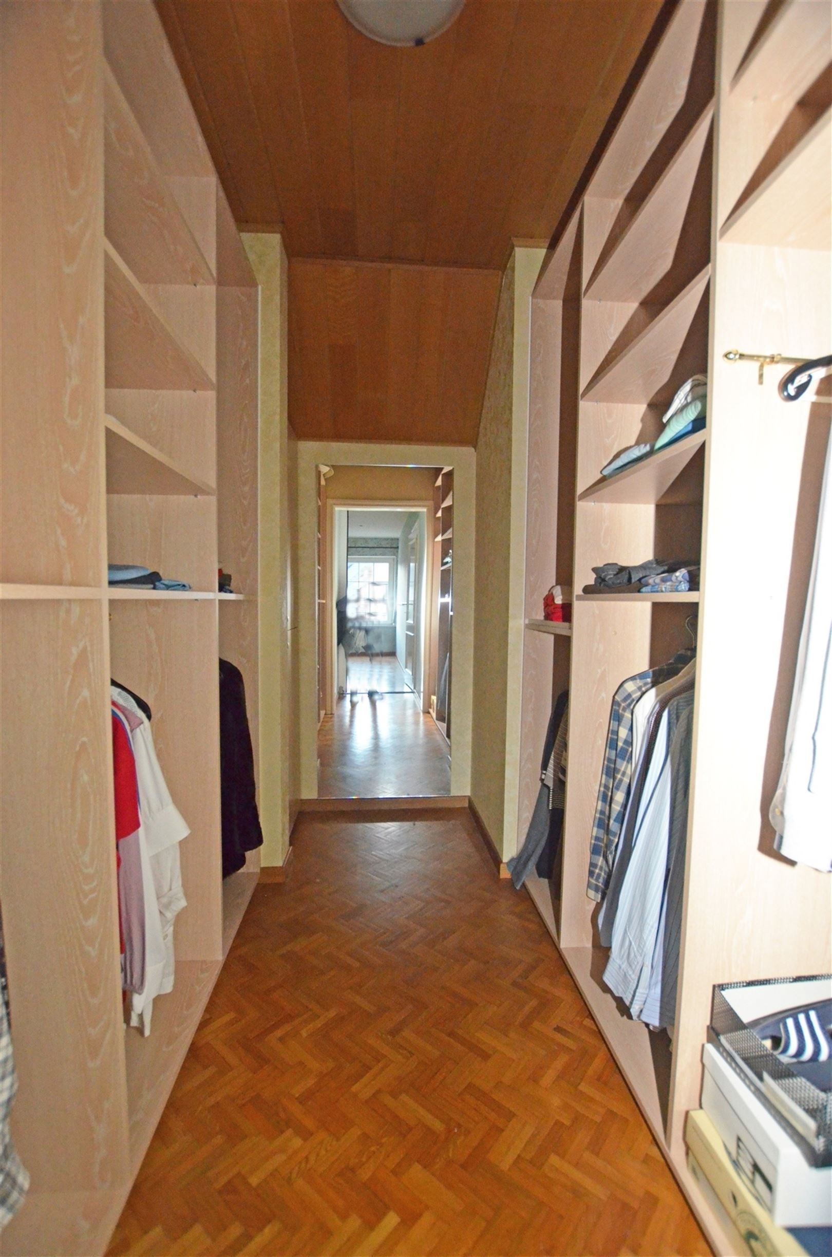 Tijdloze residentiële villa in doodlopende straat foto 17