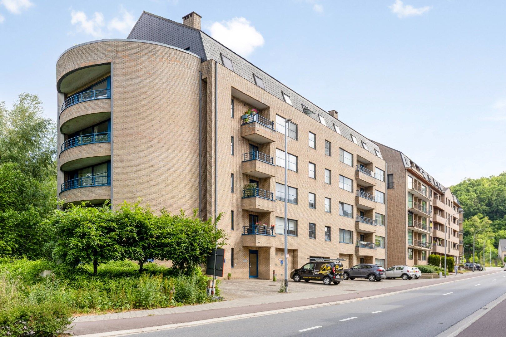 Goed gelegen 3-slaapkamerappartement  – EPC 105 kWh/m² - bewoonbare opp. 136 m² foto 2