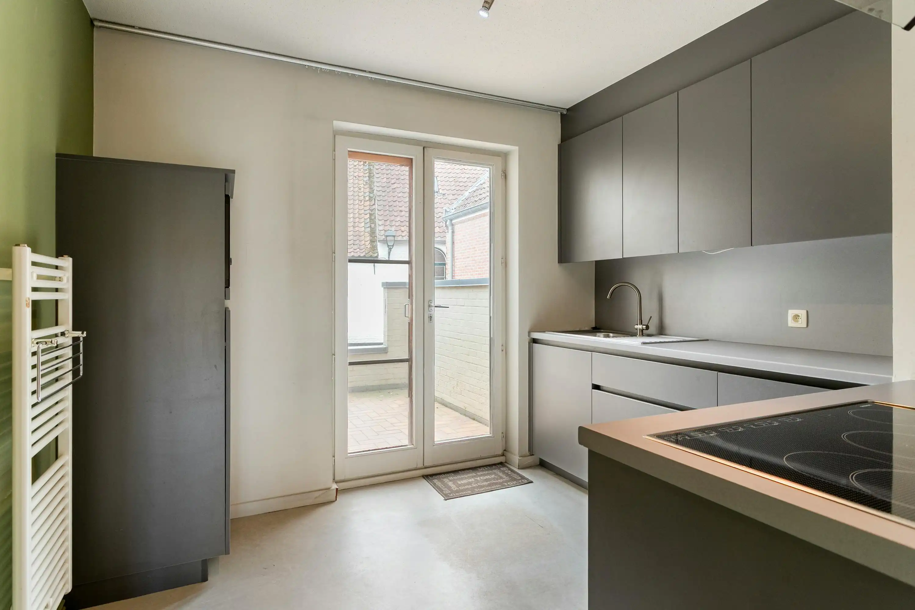 Gelijkvloers appartement + terras langs Damse Vaart te Damme foto 3