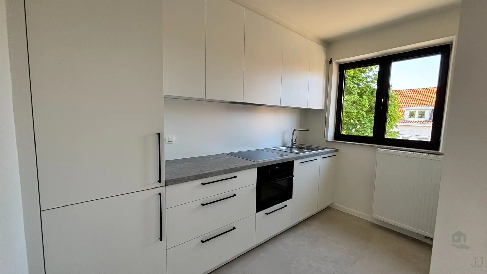 Gerenoveerd app. Met 3 slaapkamers en terras. foto 3