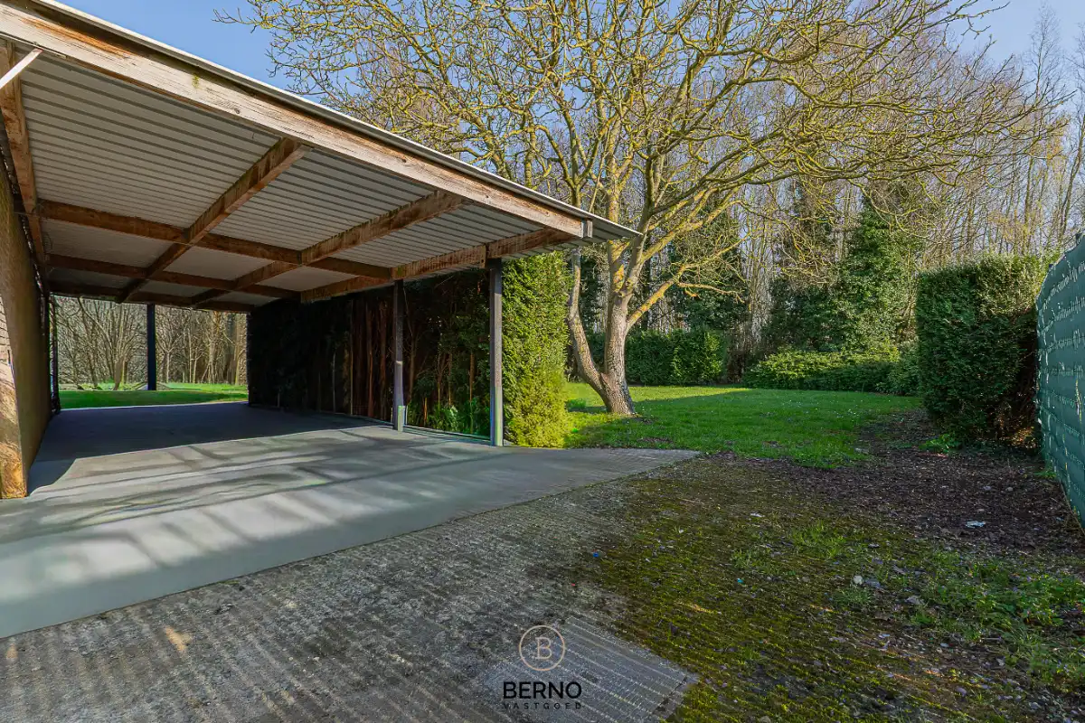 Ruime halfopen bebouwing met bijgebouw foto 27