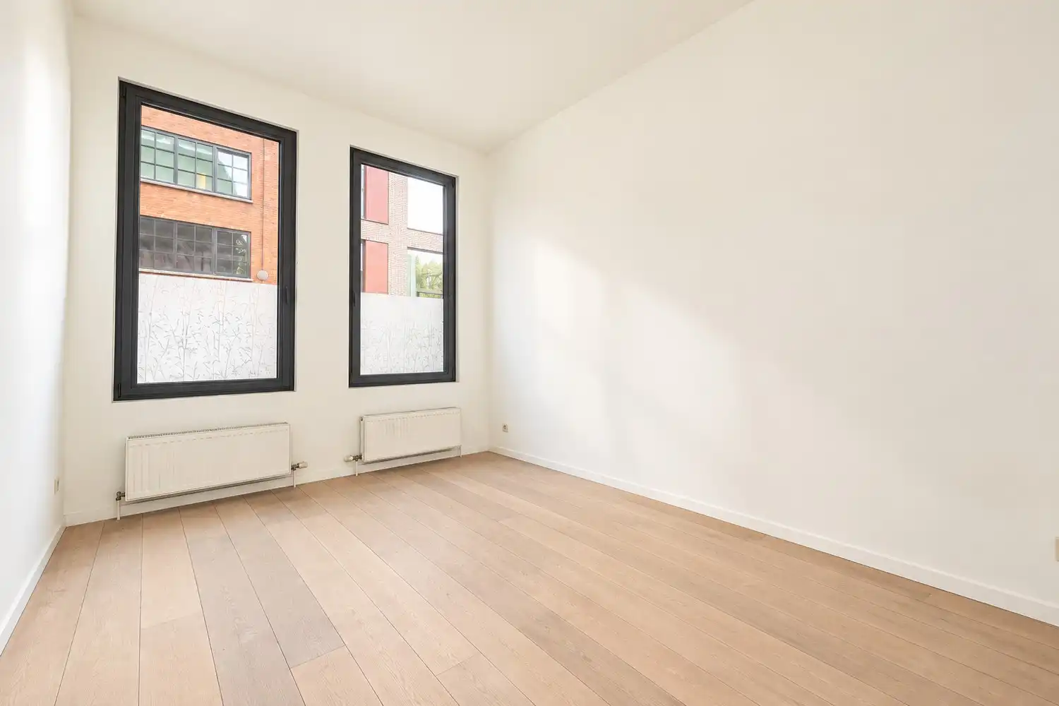Volledig gerenoveerd gelijkvloers appartement met zuidoost-gericht koertje in Antwerpen foto 6