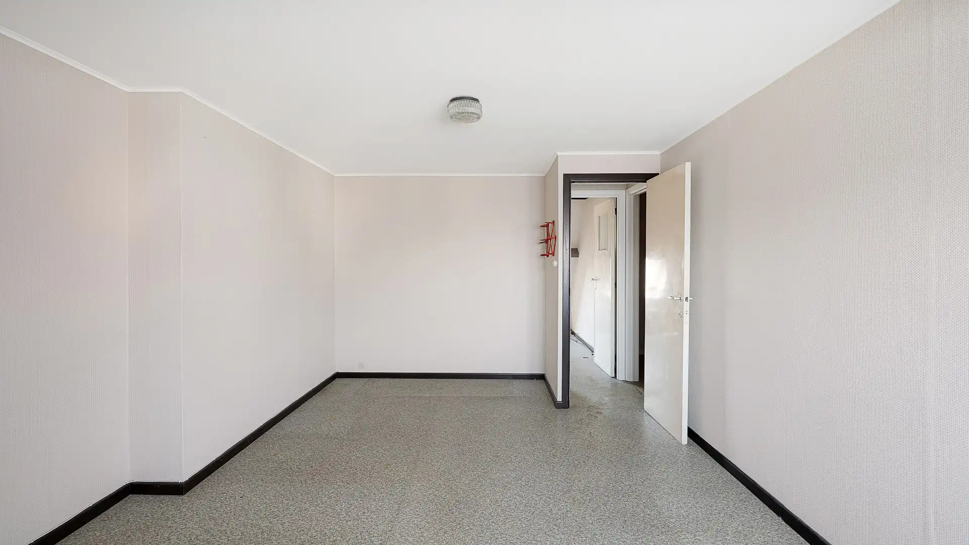 Huis met groot volume, leuke tuin en garage te Knokke foto 23