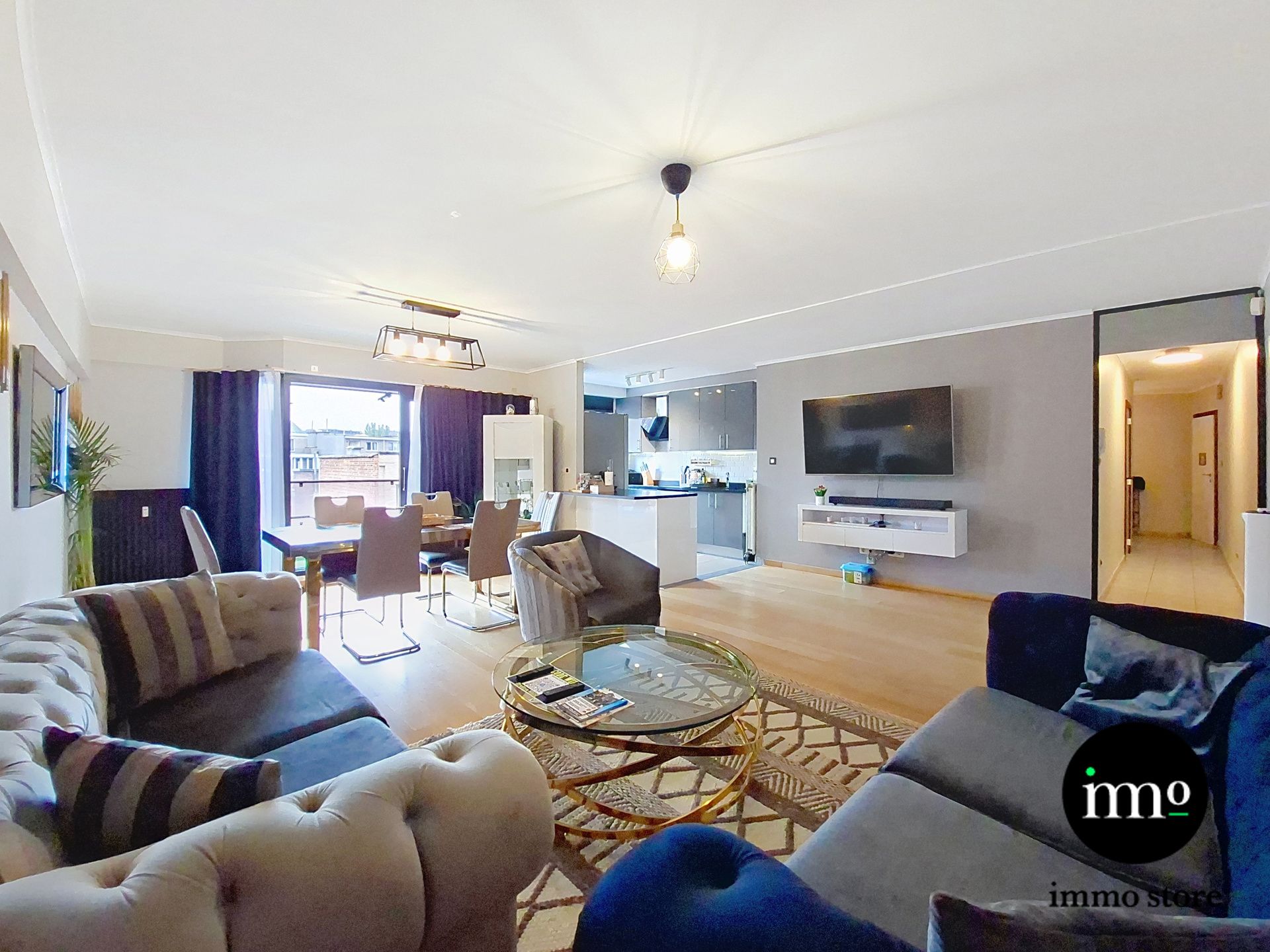 Ruim appartement met 3 slaapkamers en 2 terrassen foto {{pictureIndex}}