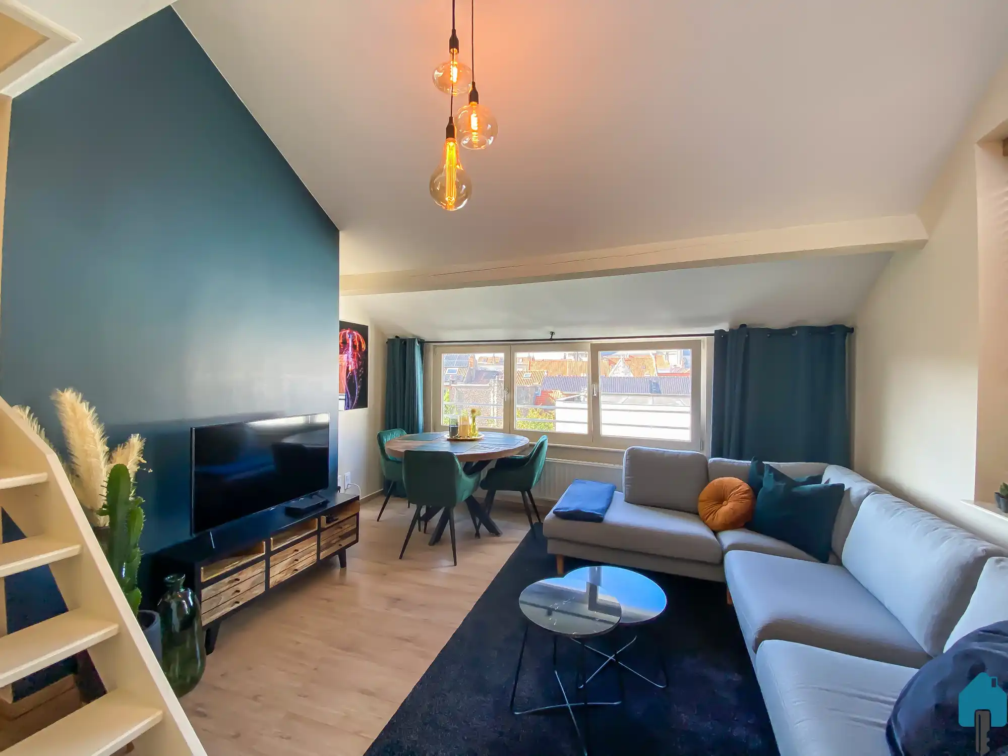 Gemeubeld dakappartement – toplocatie! foto {{pictureIndex}}