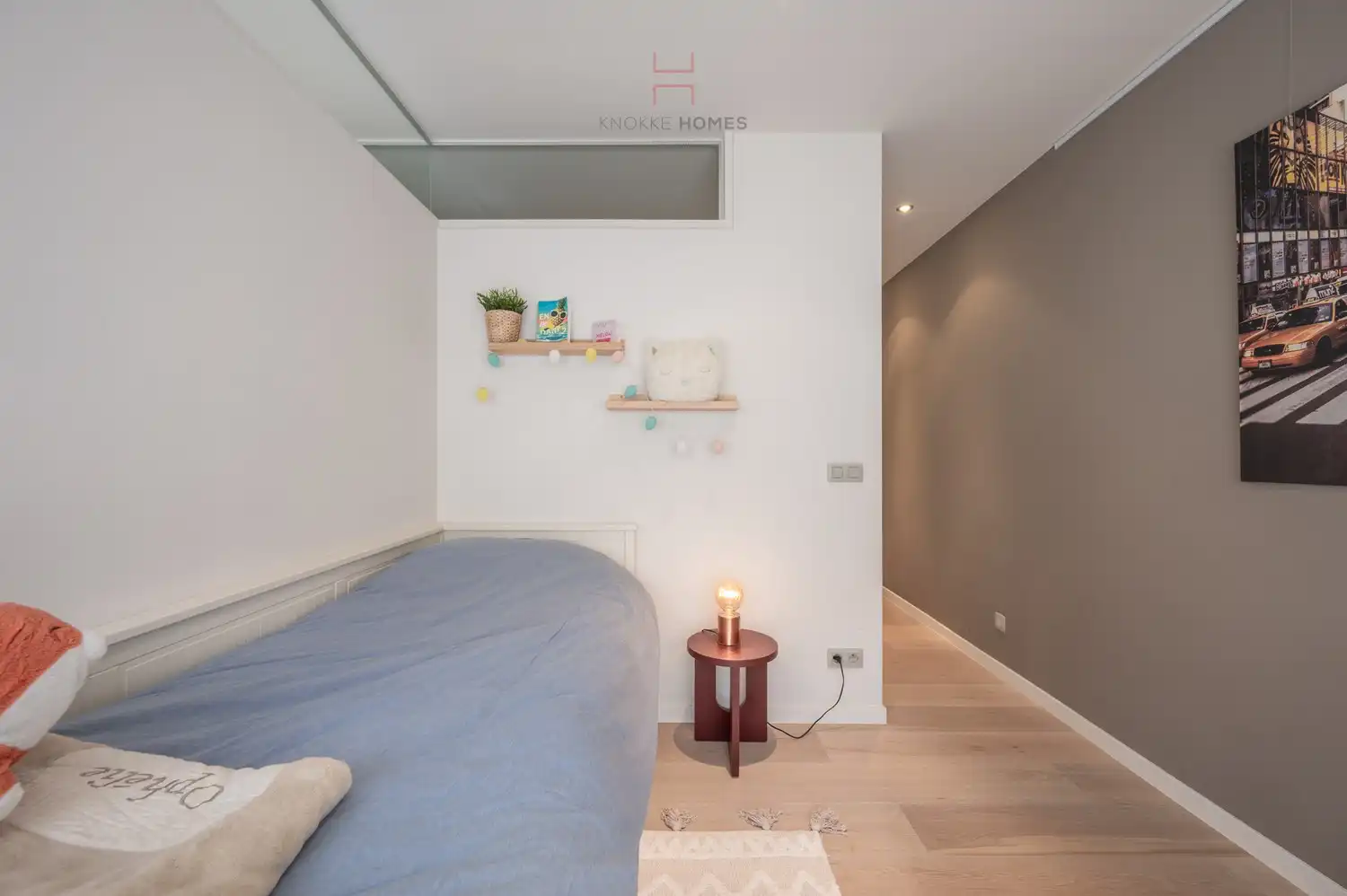 Zeer ruim en verzorgd appartement met vier slaapkamers en een praktische inpandige garage. foto 21