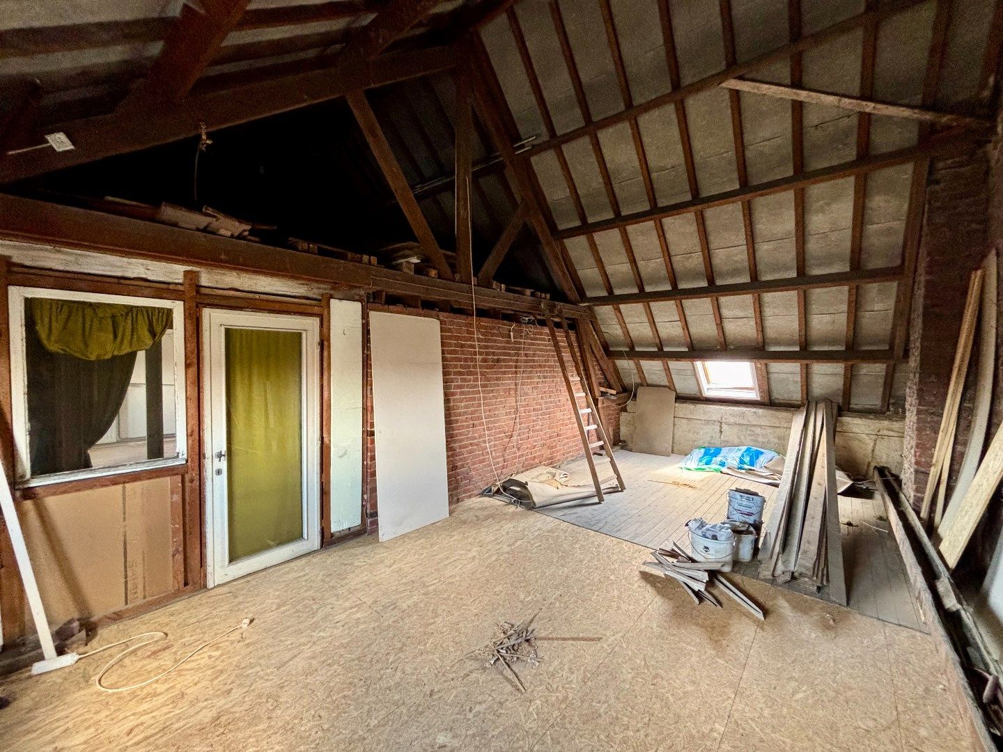 STATIGE HERENWONING MET 4-6 SLPKS, GROTE GARAGE EN TUIN foto 26