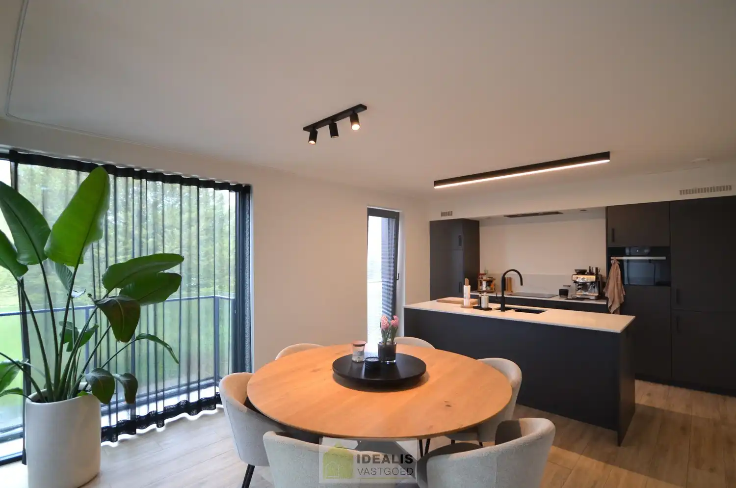 IDEALIS VASTGOED – INSTAPKLAAR APPARTEMENT MET KELDERBERGING EN ONDERGRONDSE AUTOSTAANPLAATS foto 10