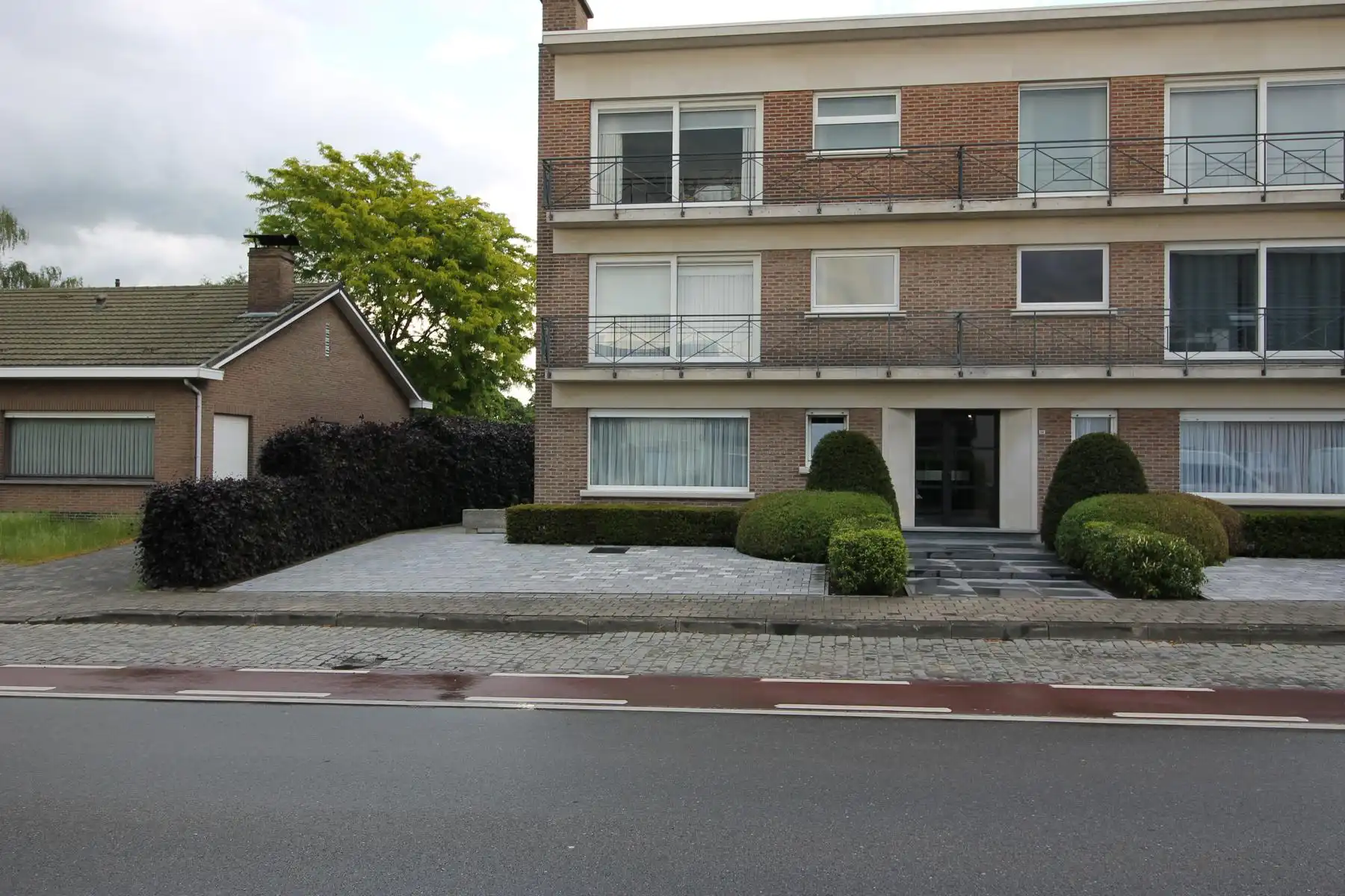 Drieslaapkamerappartement met  garagebox  te HEIST-OP-DEN-BERG foto 2