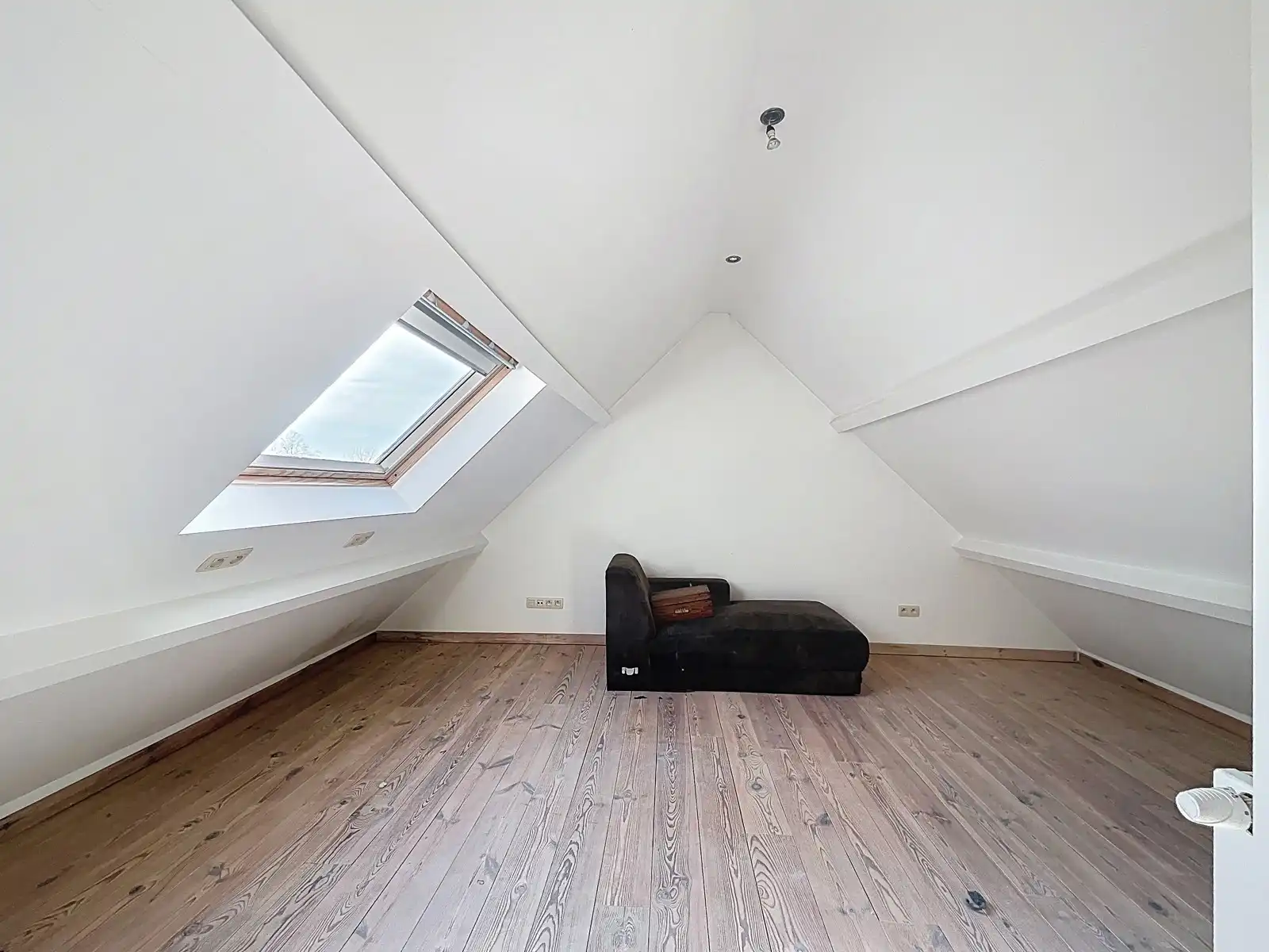 Rustig gelegen woning met 3 SLPK én Terras! foto 13