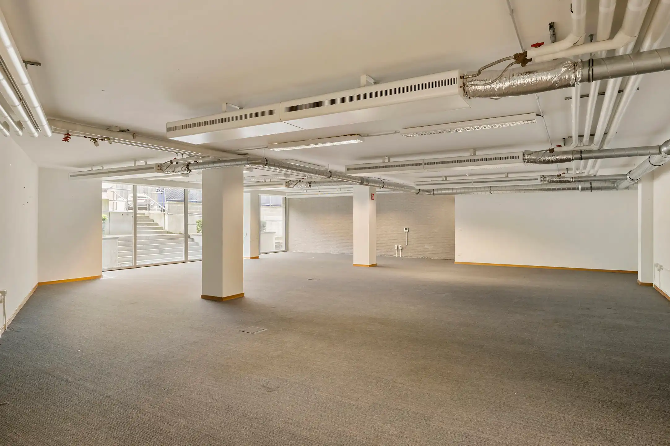 4 gerenoveerde kantoorruimtes (geheel of gedeeltelijk te huren) in een karaktervolle geklasseerde herenwoning met uitstekende bereikbaarheid en ruime parkeervoorzieningen. foto 31