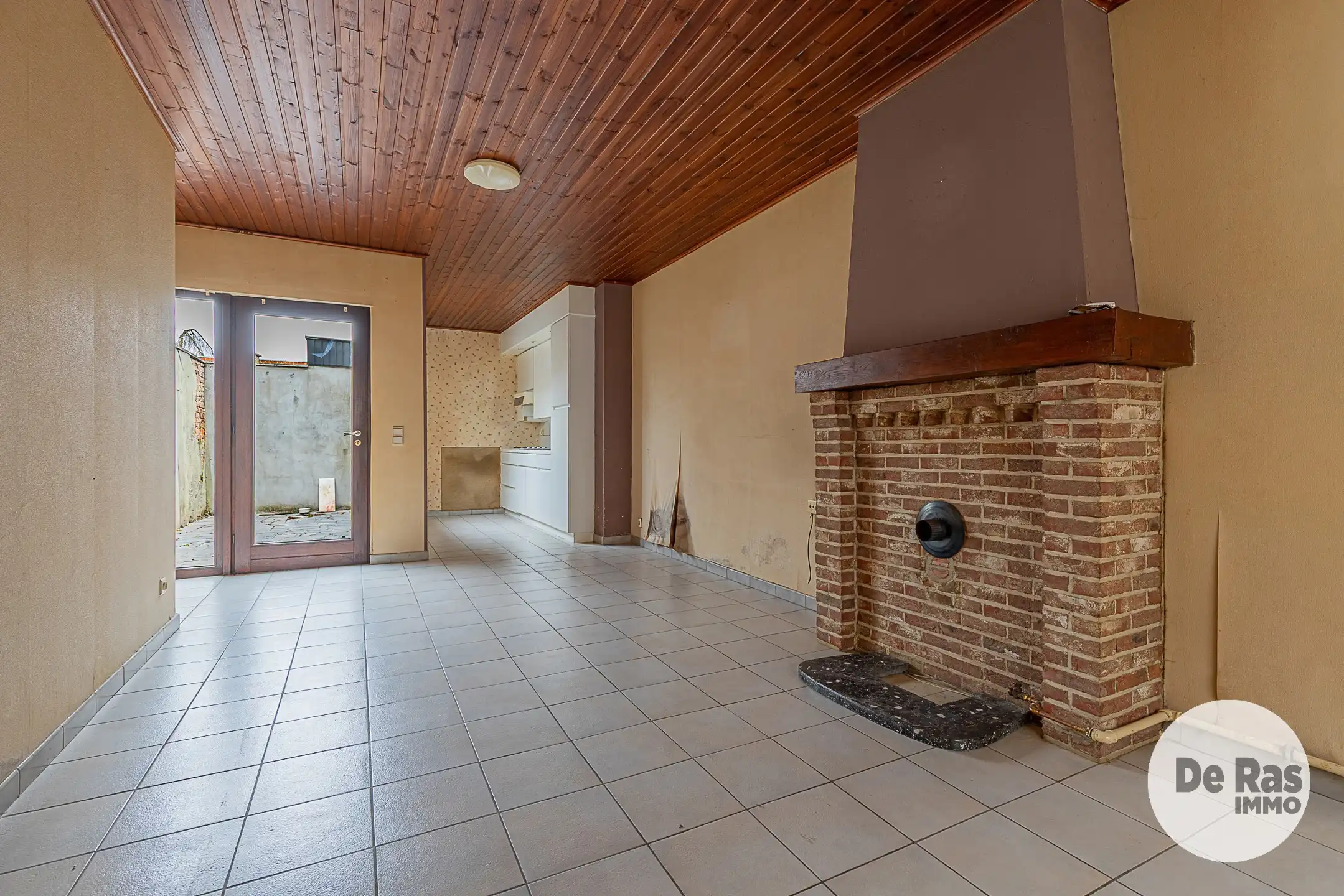 LEDE Centraal gelegen renovatiewoning met terras foto 6