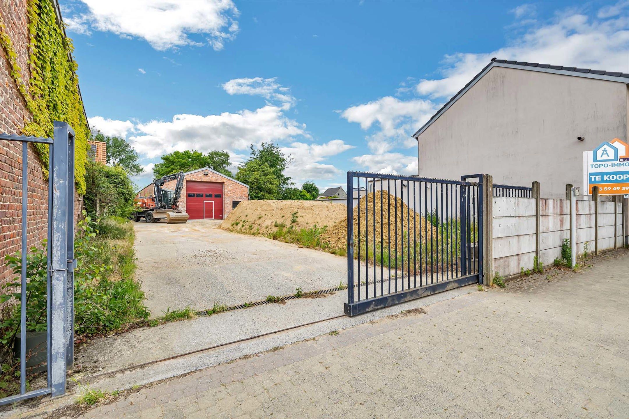 Te renoveren loods met bijhorende percelen  foto 3