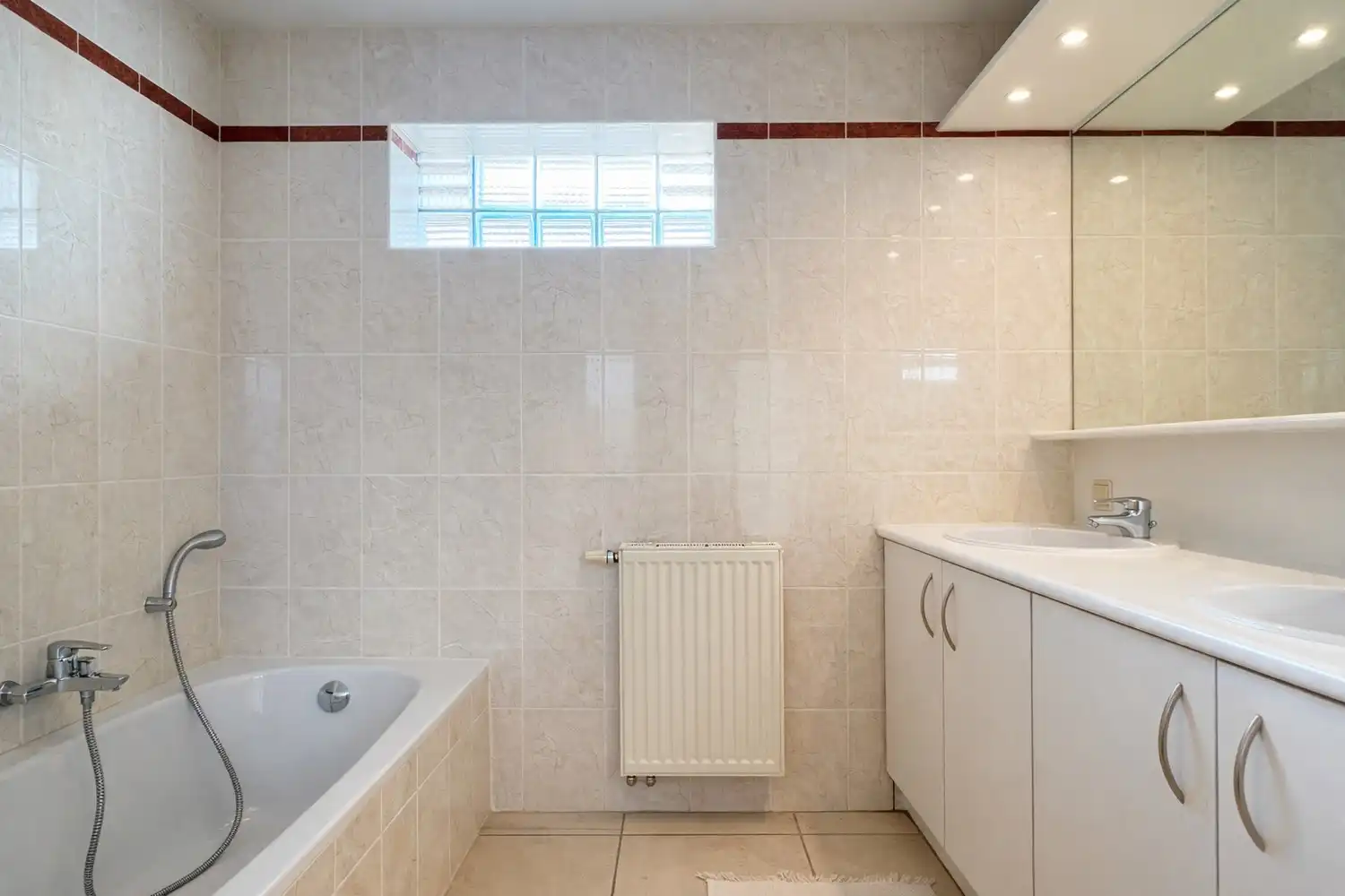 Instapklaar en energiezuinig éénslaapkamer appartement in het centrum van Eke foto 11