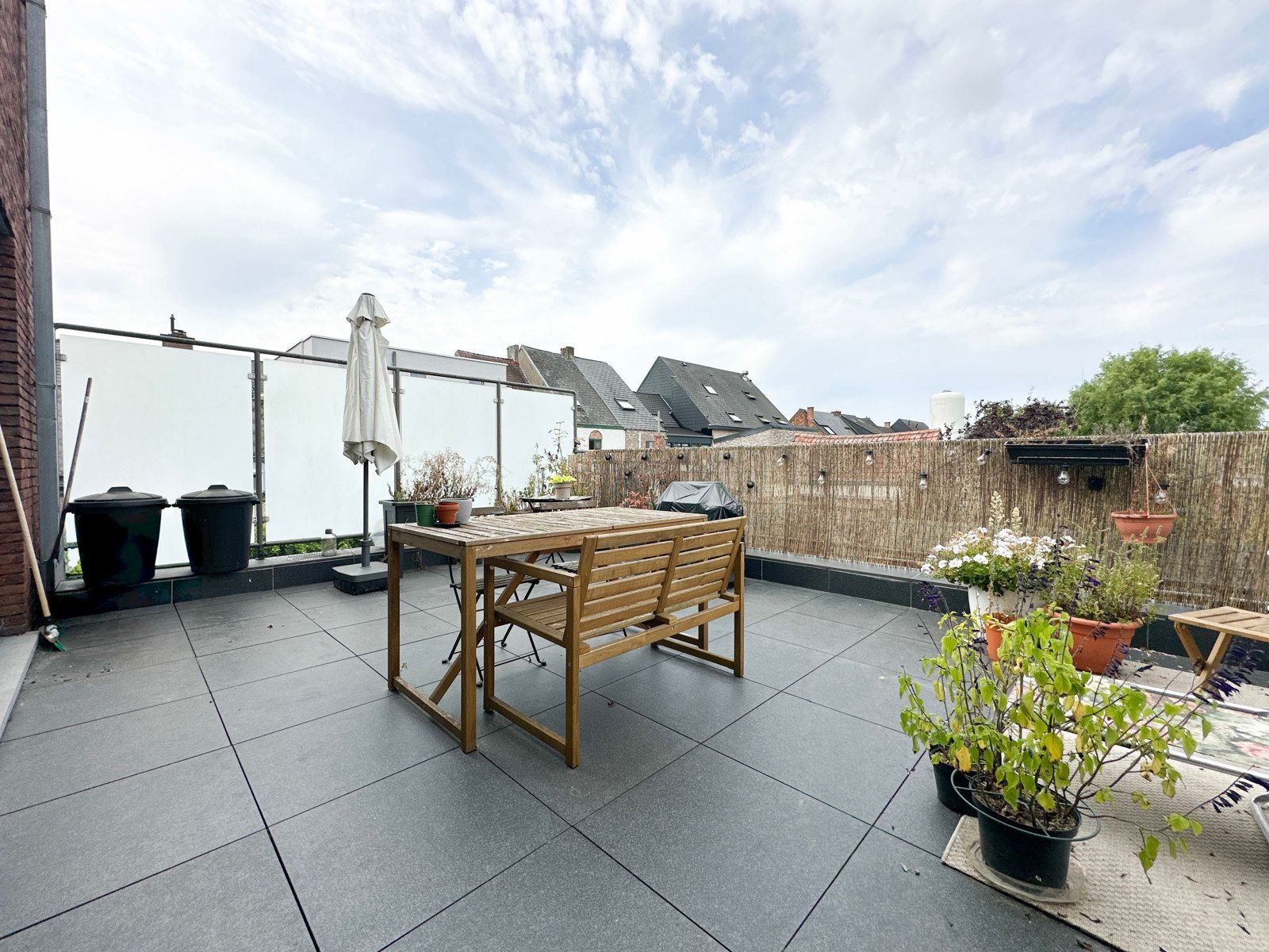 Ruim 3-slaapkamer duplex appartement met groot terras! foto 5