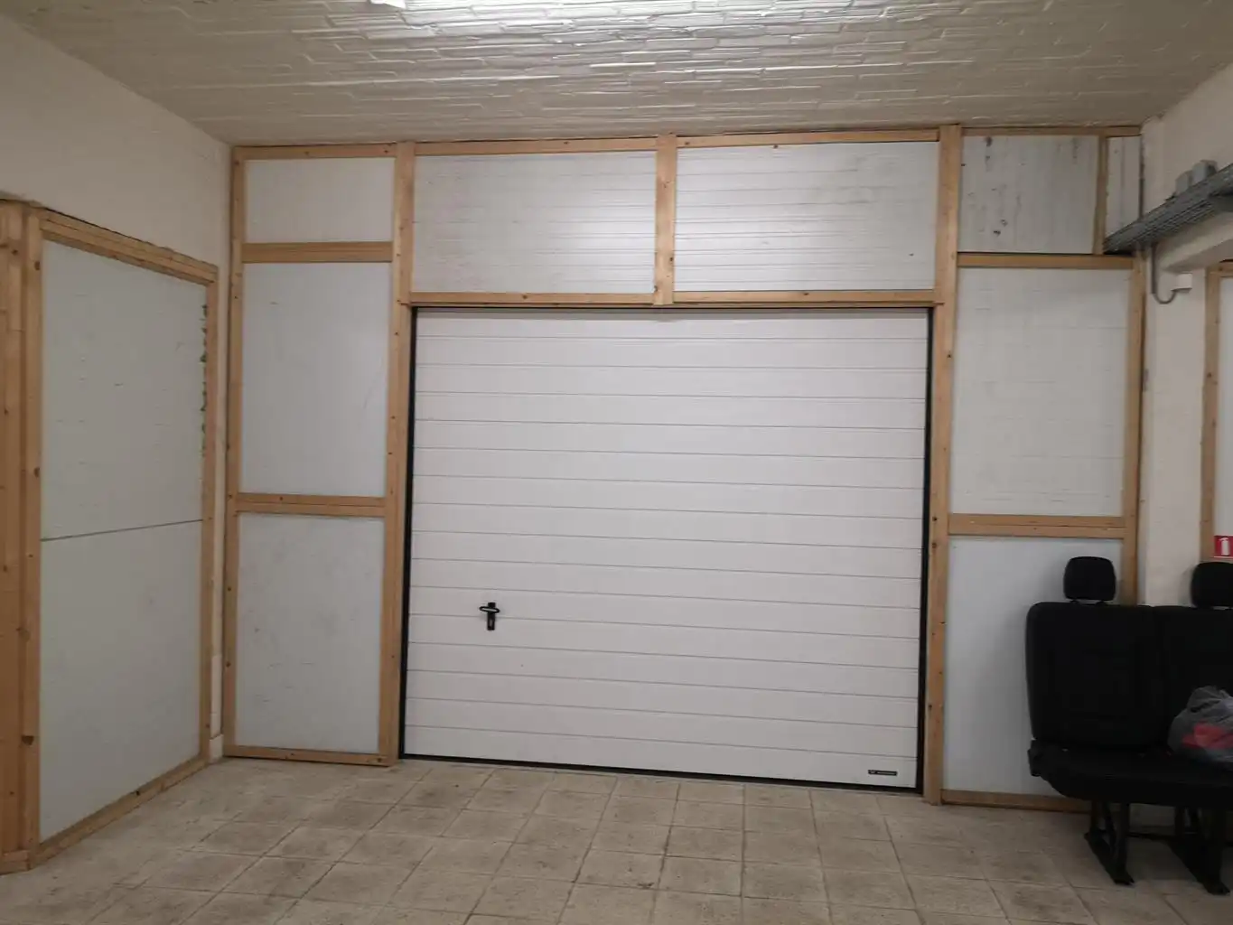 Garage te huur foto {{pictureIndex}}