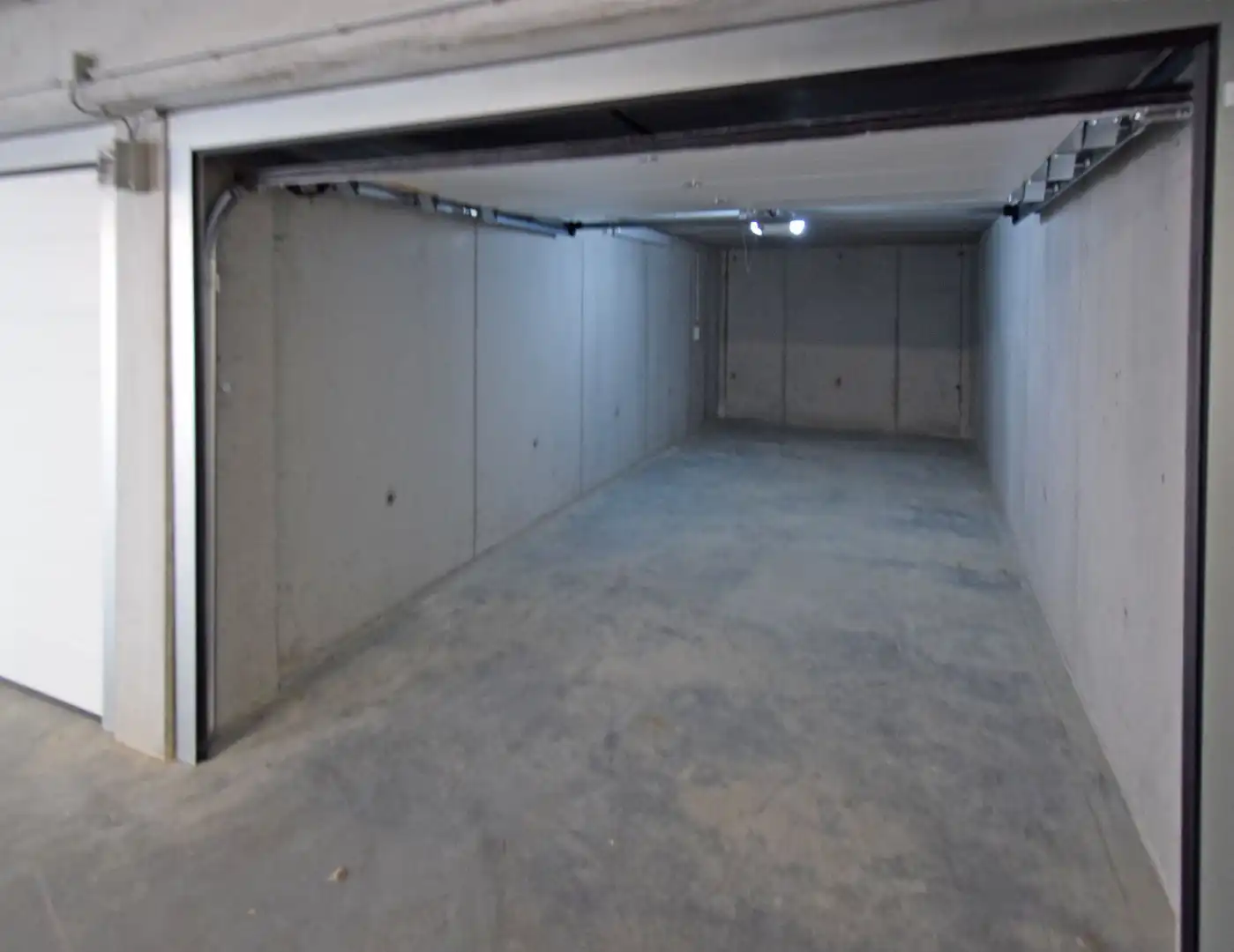 UNIEK INSTAPKLAAR GELIJKVLOERS APPARTEMENT IN EEN GROENE OMGEVING. foto 17