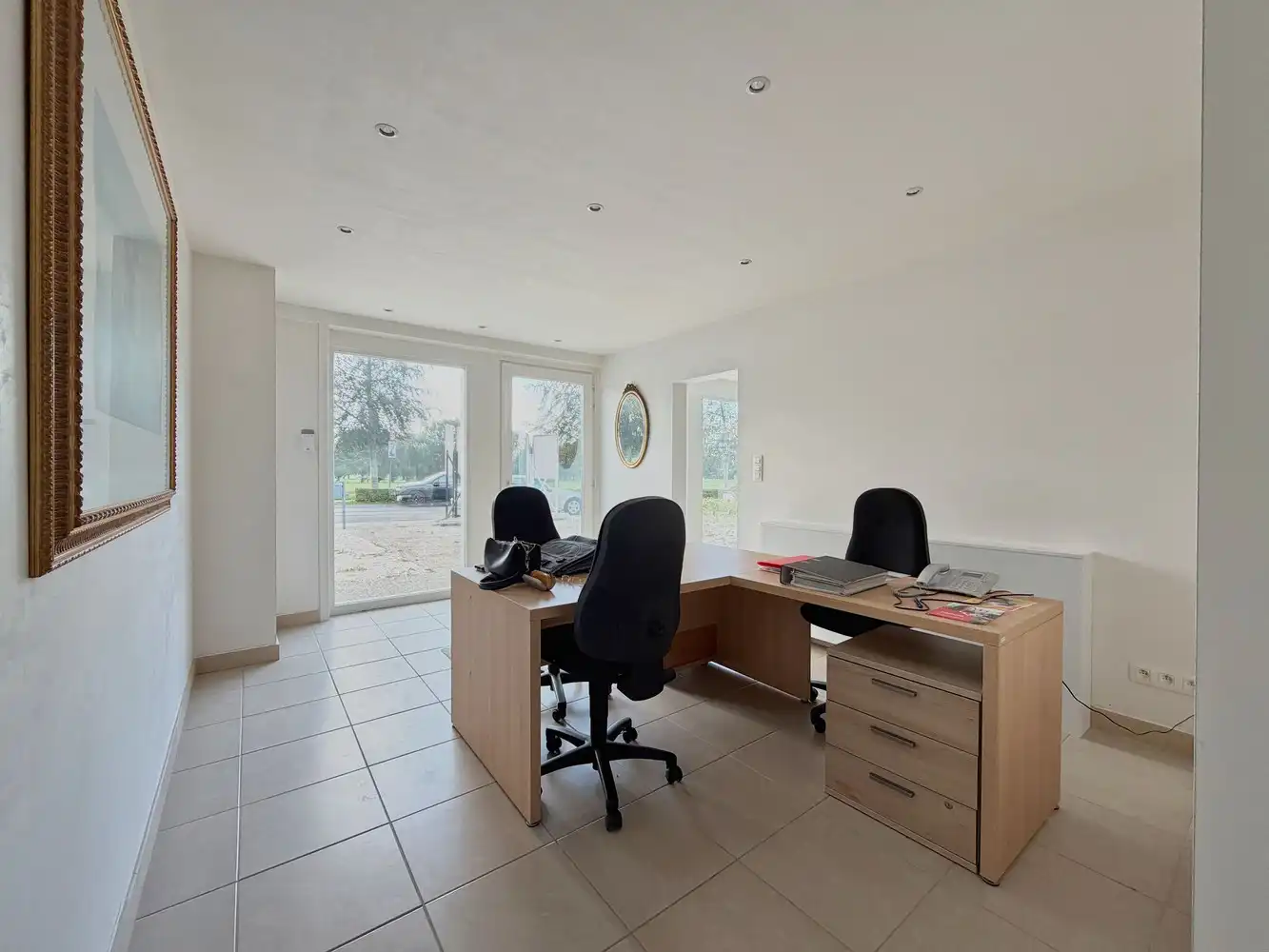 Uitzonderlijk ruime villa (450 m²) met enorm potentieel in Torhout! foto 2